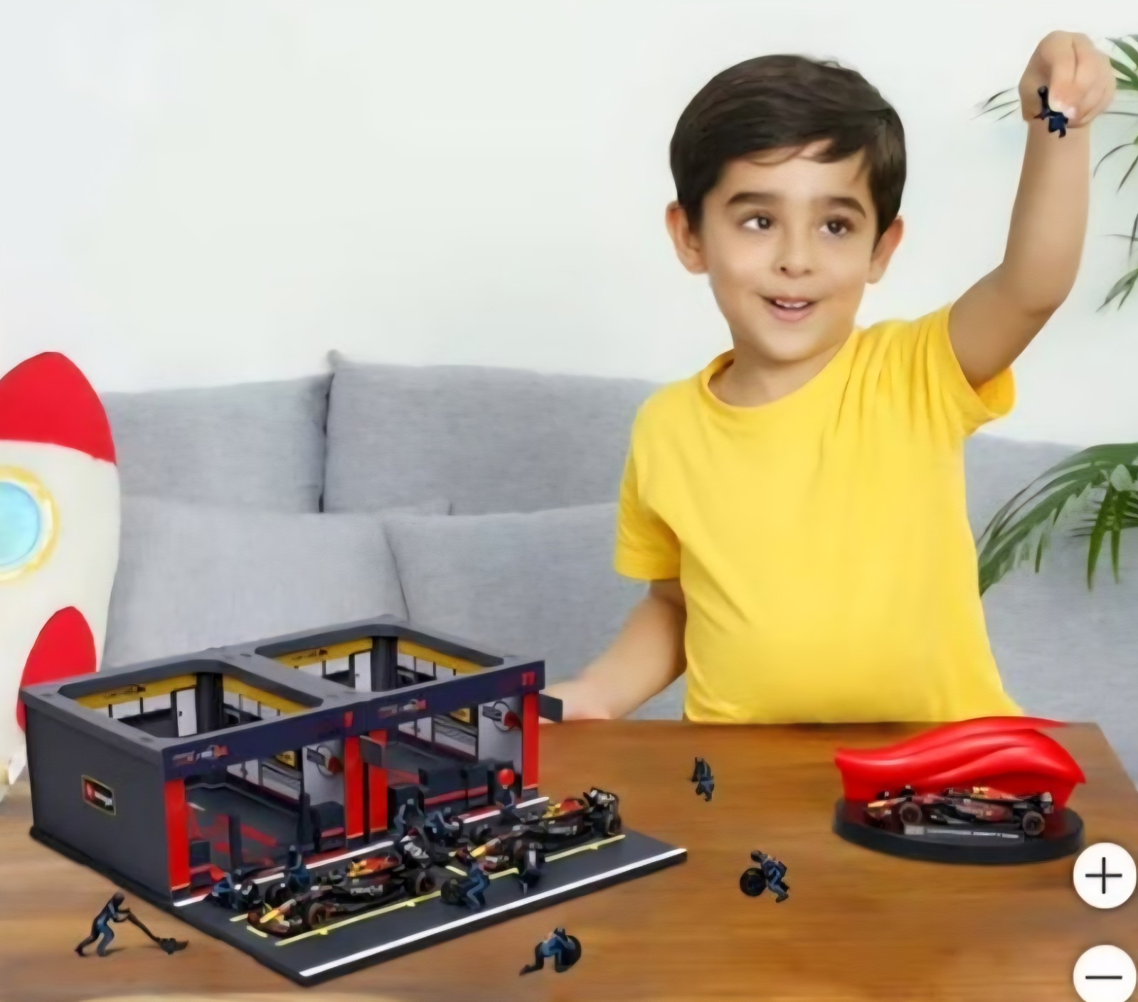 Burago 1:43 Formula 1 Racing Deluxe Paddock Set Red Bull
