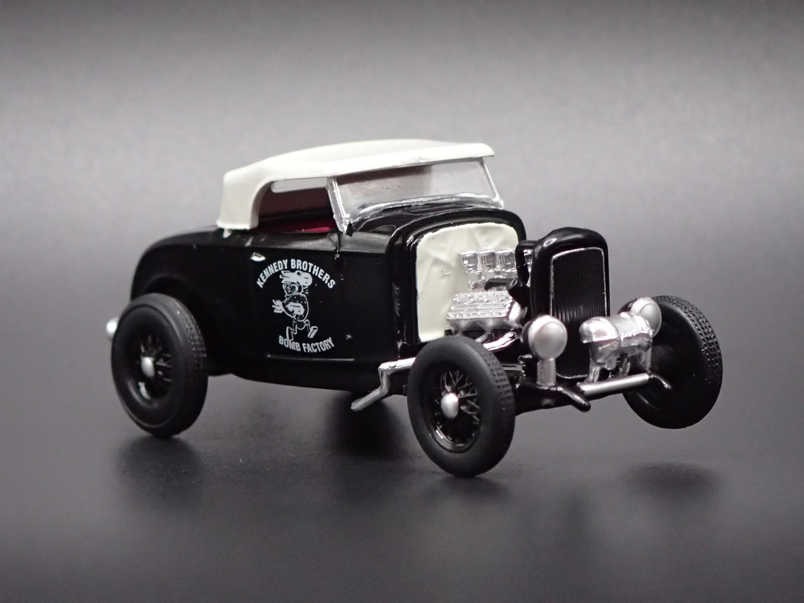 1932 32 FORD ROADSTER HOT ROD KENNEDY BROTHERS 1:64 SCALE DIECAST MODEL CAR
