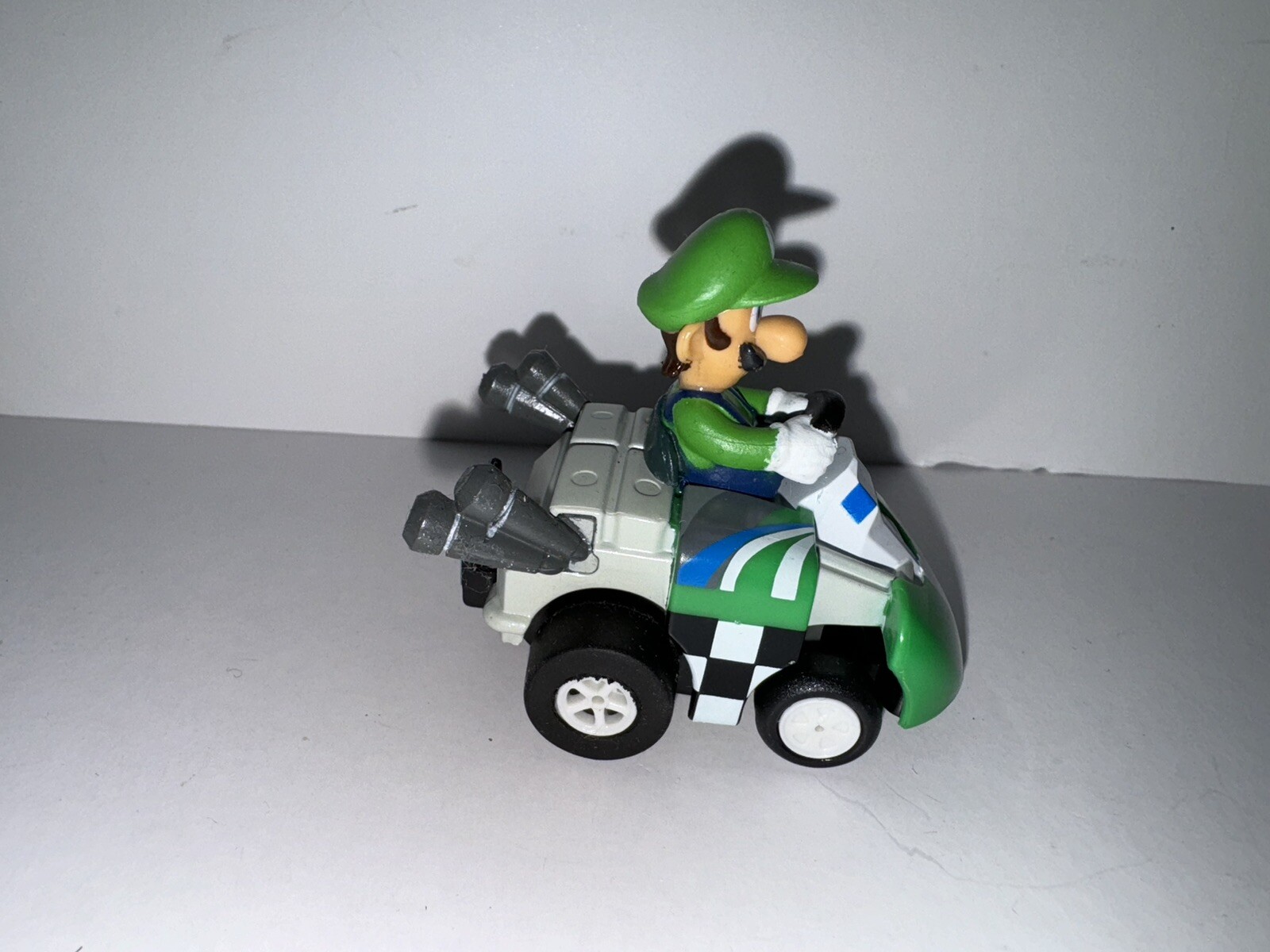MARIO KART PULL BACK RACERS. ( LUIGGI) 2009