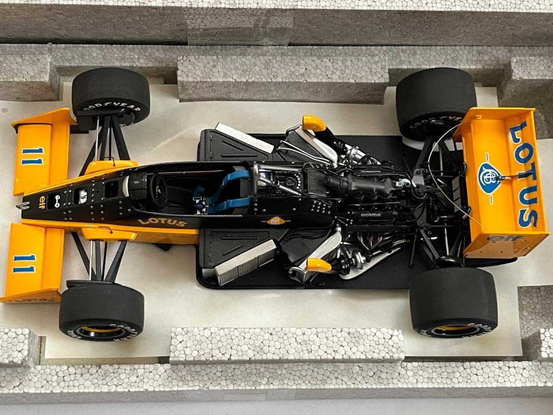 AUTOart 1/18 88726 Team Lotus Type 99T F1 1987 S.Nakajima #11 Diecast Model Used