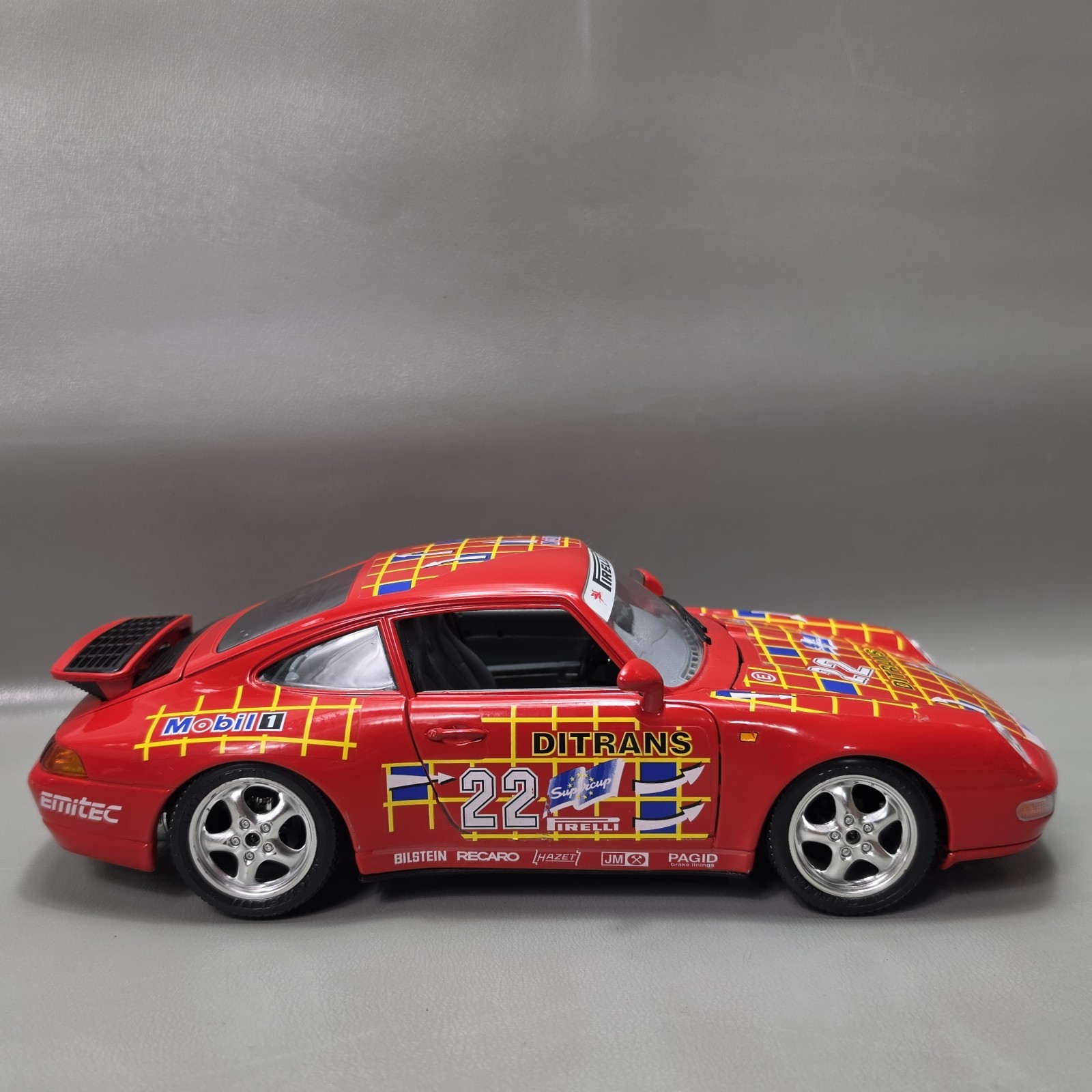 Bburago 1993 Porsche Carrera 911 Super Cup Ditrans Red 1:18 Scale Diecast