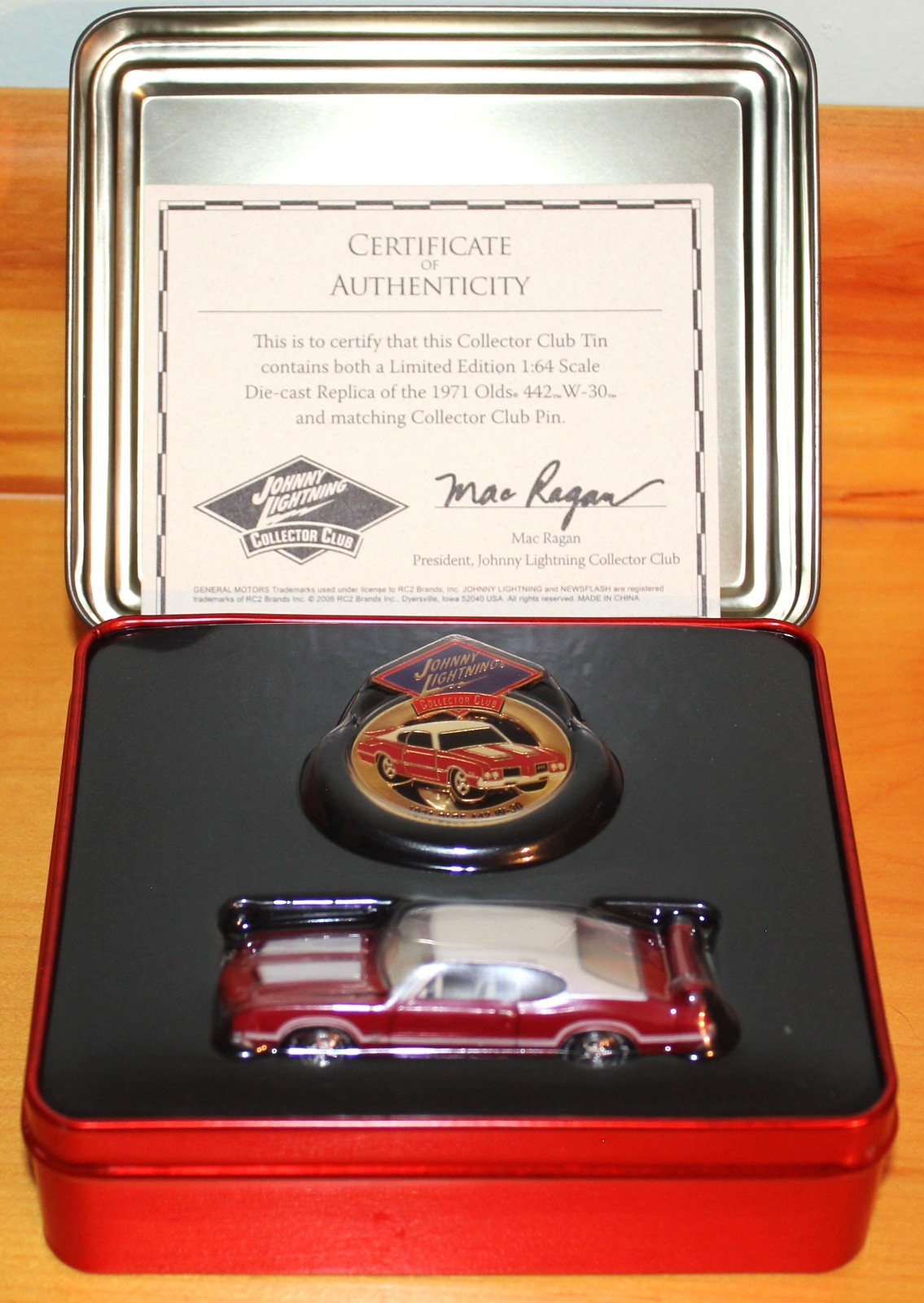 2005 – 1:64 Scale -Johnny Lightning Collector Club – 1971 Olds 442 W-30 – In Tin