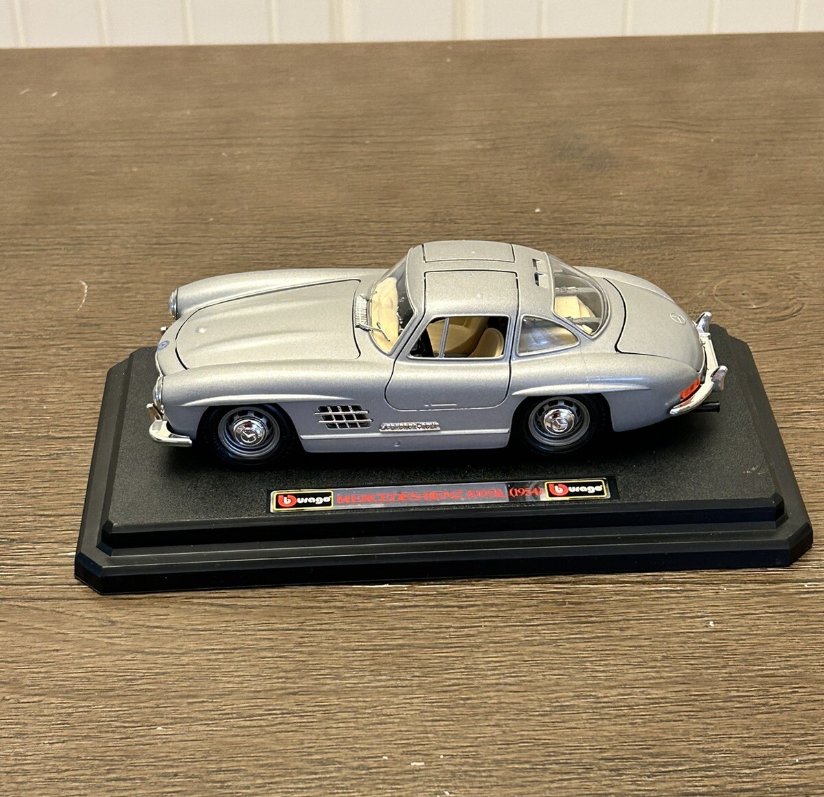 Burago Mercedes Benz 300SL 1954 1/24 Scale Gull Wing Diecast With Stand