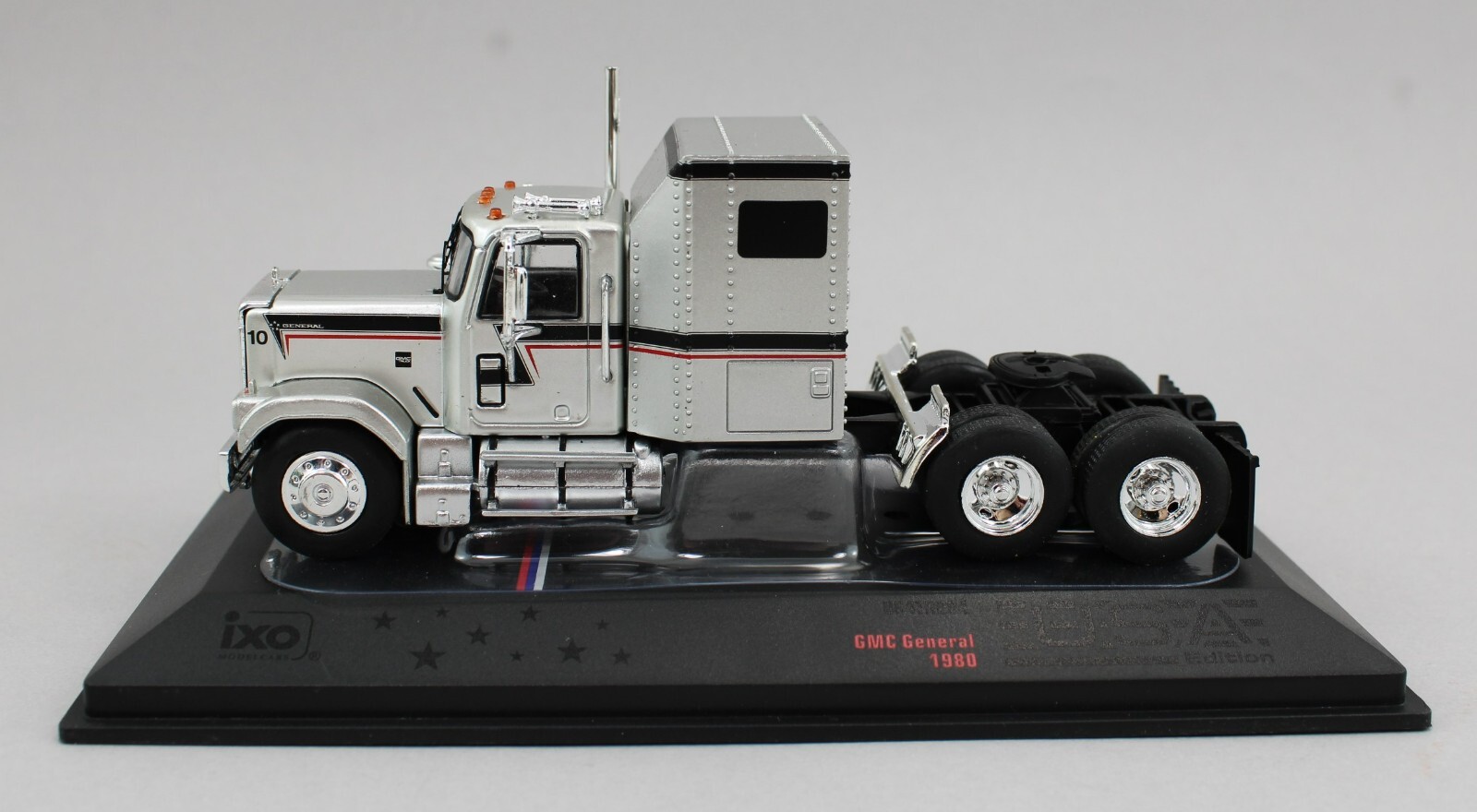 1:64 IXO Models *SILVER & BLACK* 1980 GMC General Semi Truck *NIB*