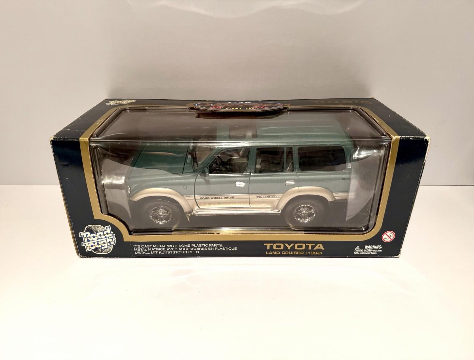 Toyota Land Cruiser 1992 Green 1/18 Scale Diecast Model Car