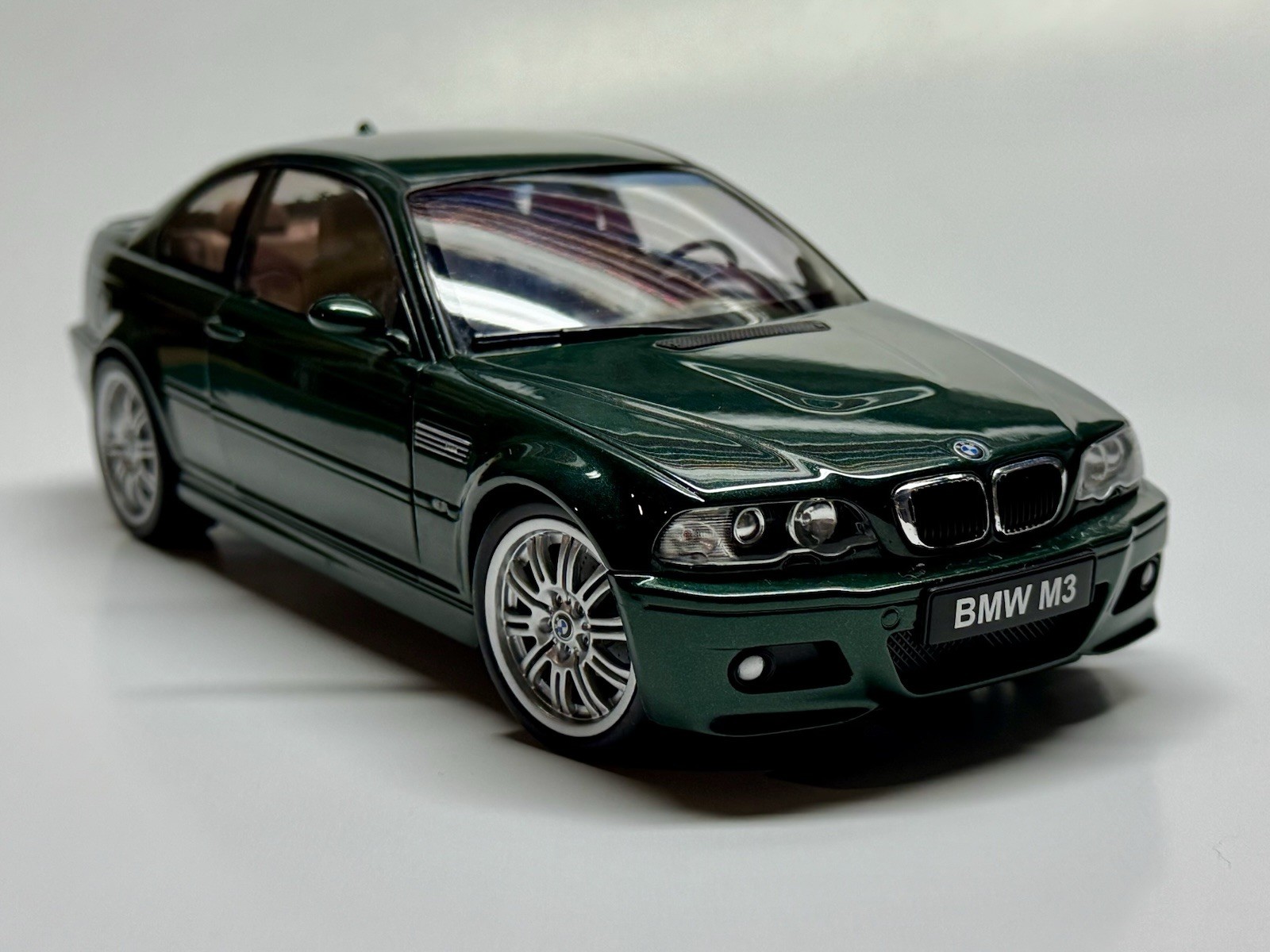 (flawed) Green 1/18 2000 BMW E46 M3 Die-cast Car By Solido