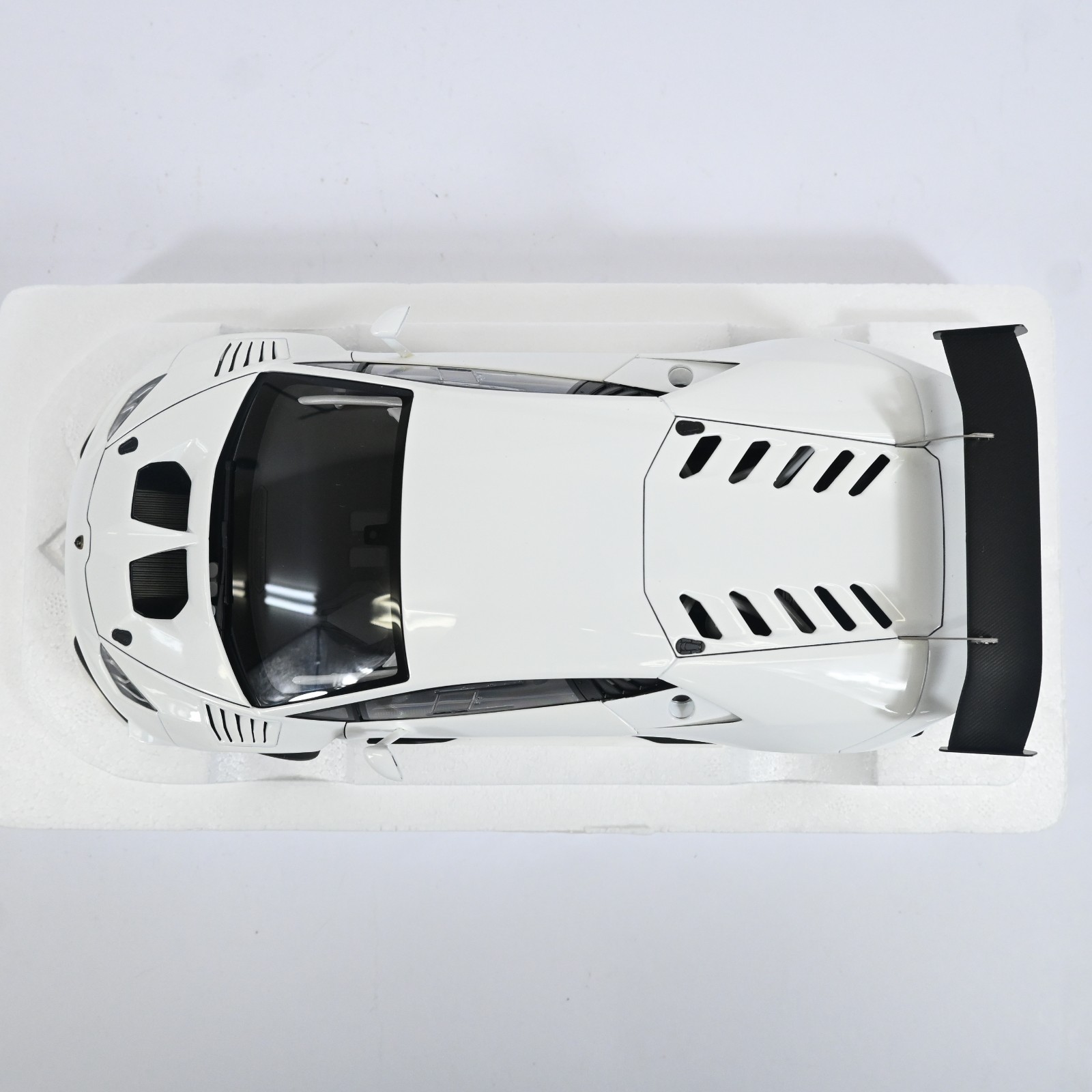 AUTOart 1/18 Lamborghini Huracan LP620-2 Super Trofeo White Diecast Model Car