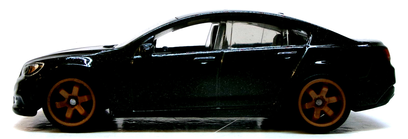 LOOSE 2025 MATCHBOX 1:64 BLACK HOLDEN VF COMMODORE SSV WHEEL SWAP REAL RIDERS