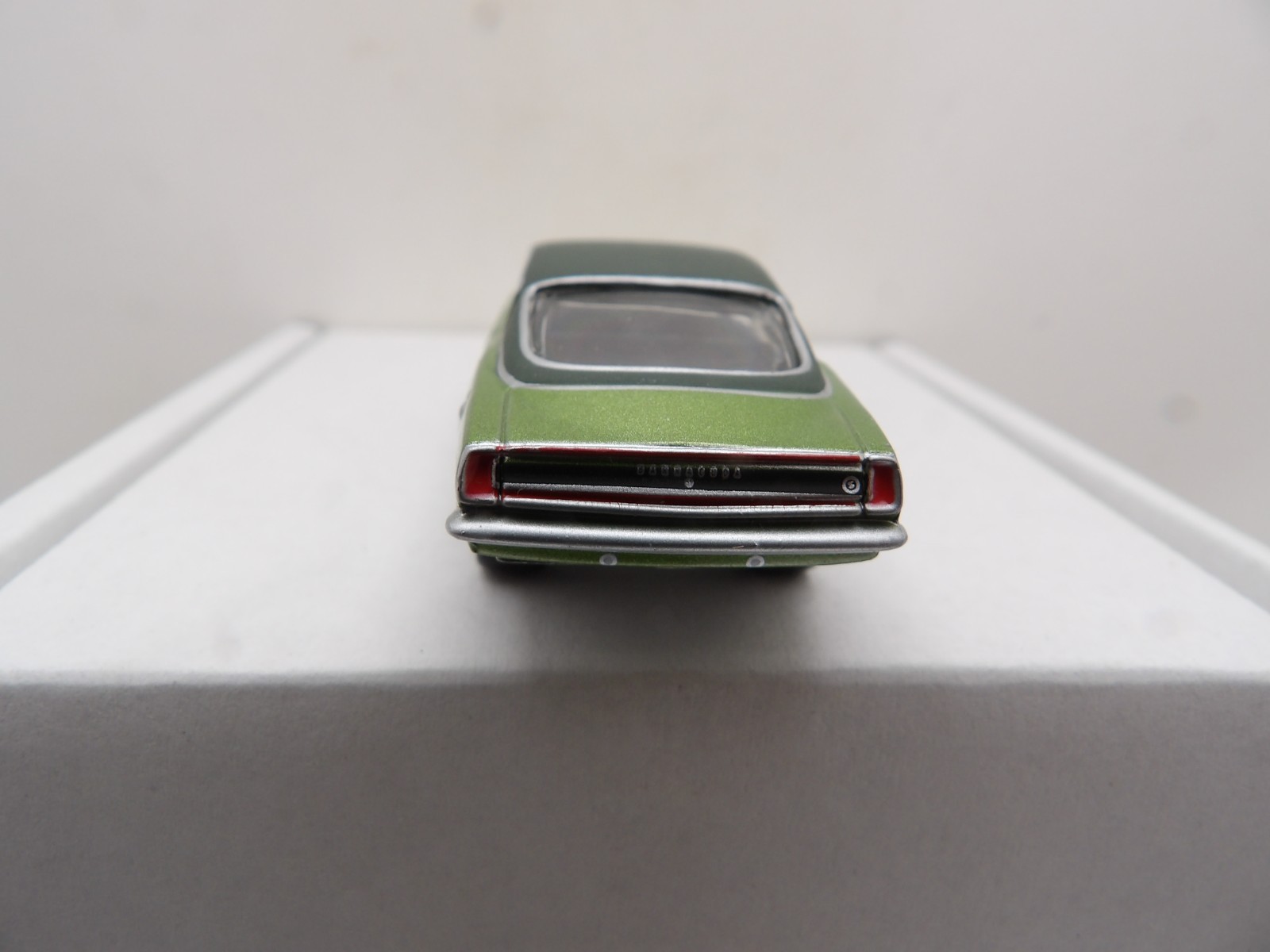 1969 PLYMOUTH BARRACUDA 2005 JOHNNY LIGHTNING MOPAR OR NO CAR 1:64 DIE-CAST