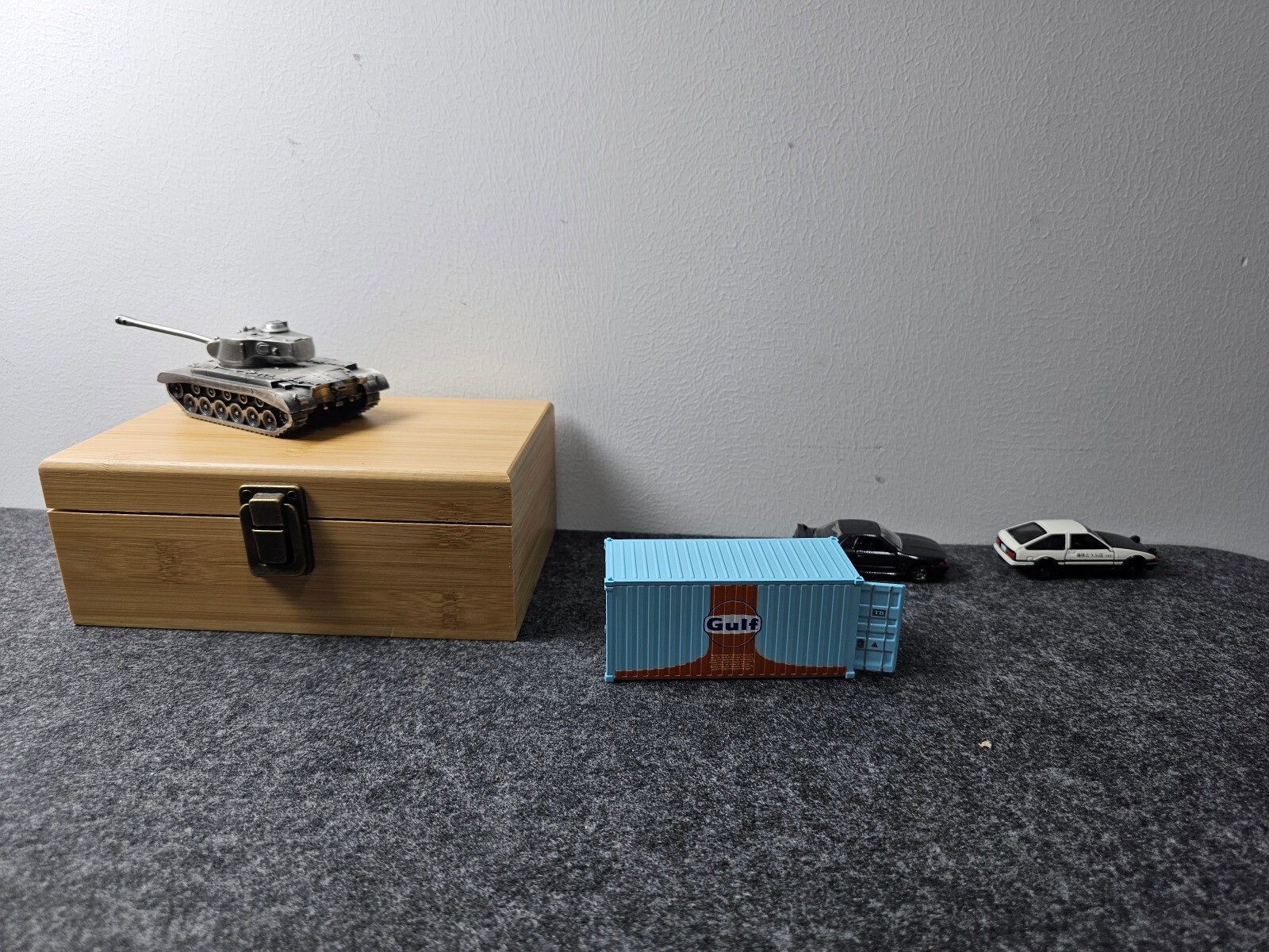 1:64 Alloy Gulf Painted 20′ Container Box Model Miniature Scene Barn Door Open