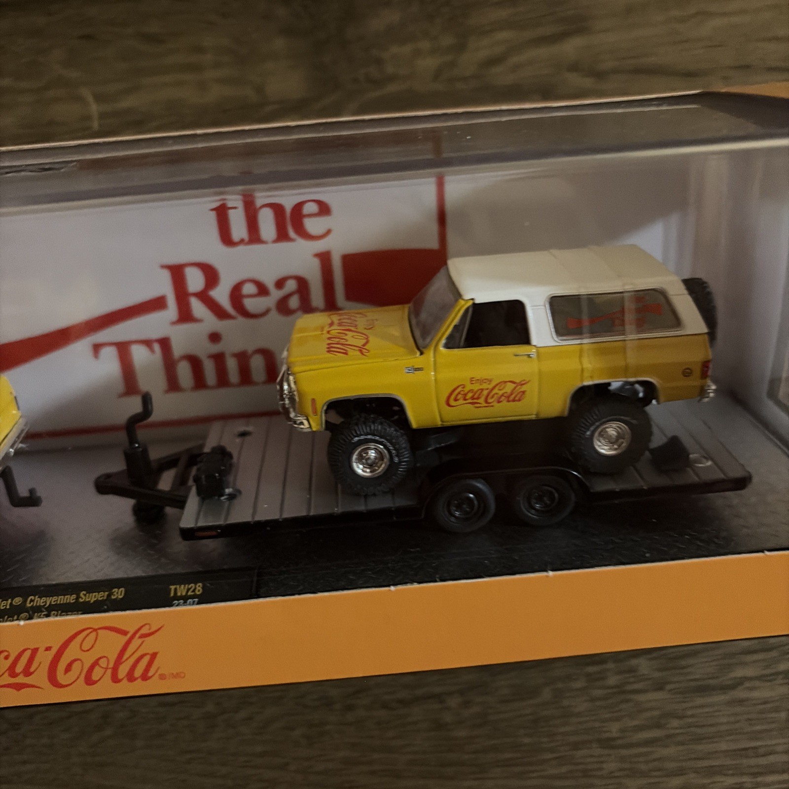 M2 1:64 CHASE Hauler-Coca Cola 1973 Chevrolet Cheyenne Super 30/1973 K5 Blazer