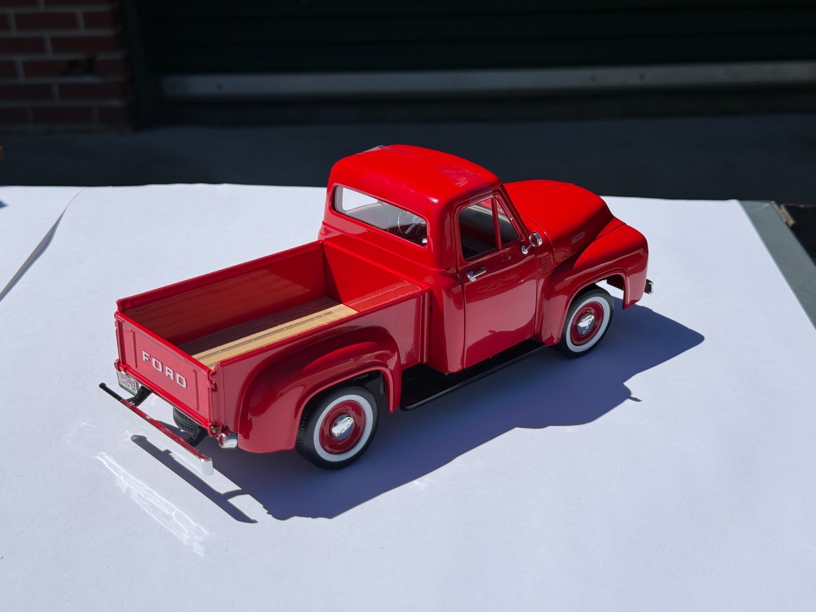Lucky Diecast/Road Signature – 1:18 Scale – 1953 Ford F100 Pickup – 92148R