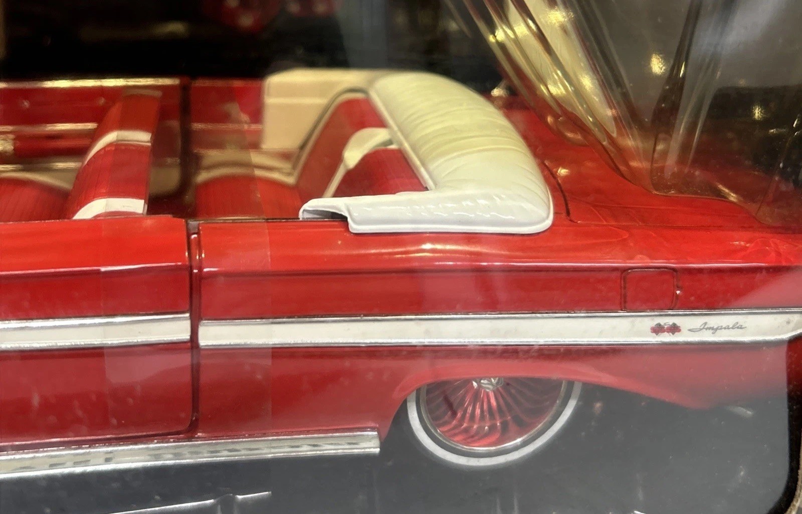 1:18 Malibu International Loc Riderz ’61 Chevy Impala SS Convertible Lowrider
