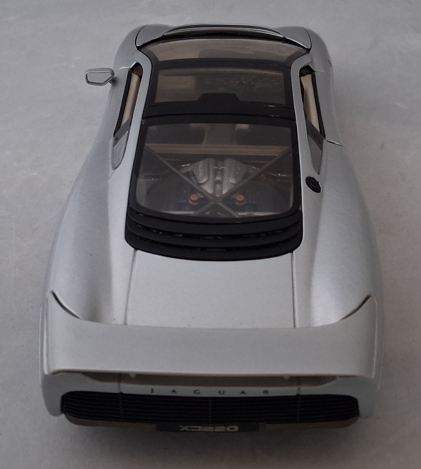 1992 Jaguar XJ220 1:18 Diecast (Silver) : Maisto