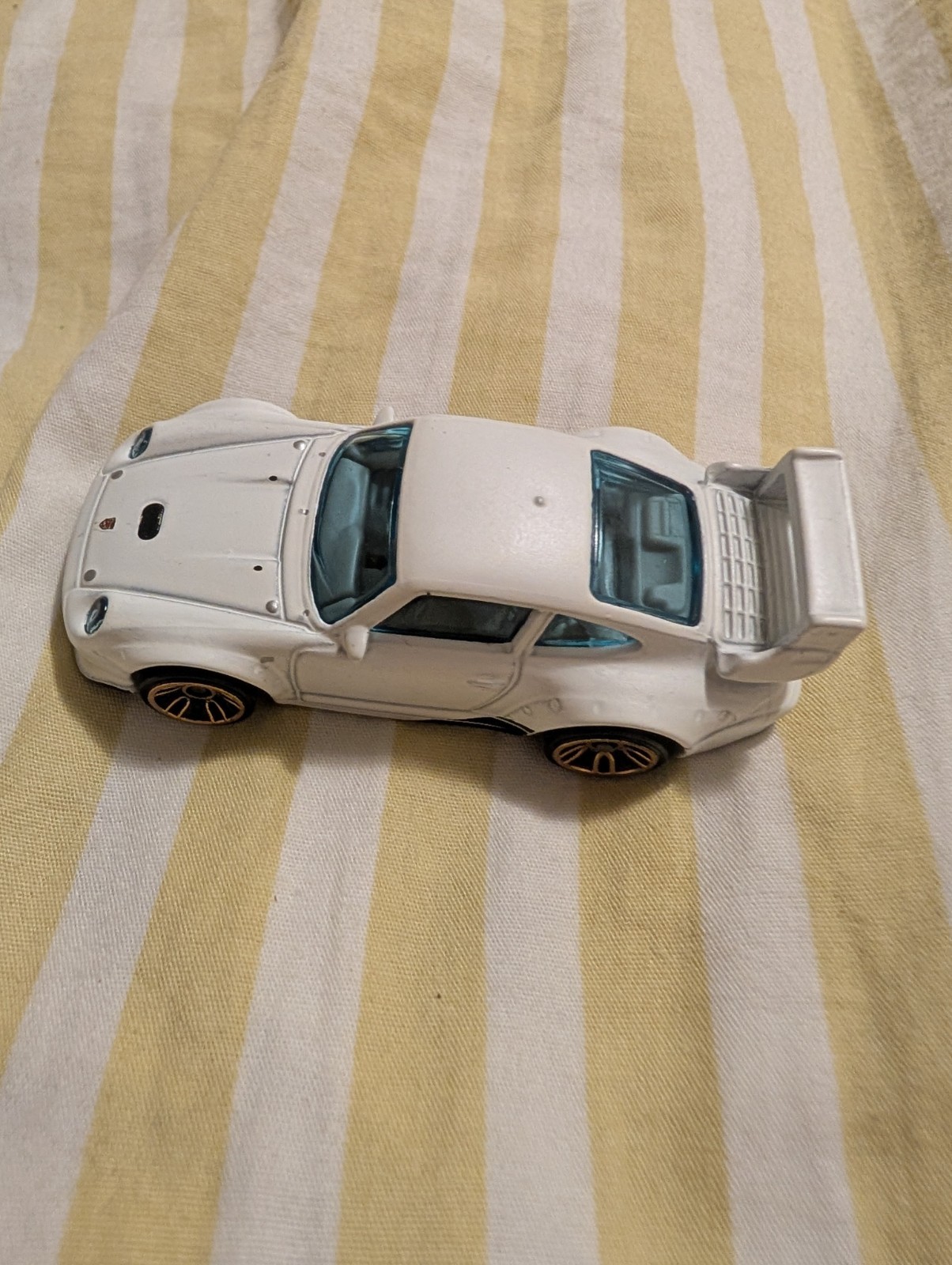 2014 Hot Wheels #27 Porsche 993 GT2 White 101A