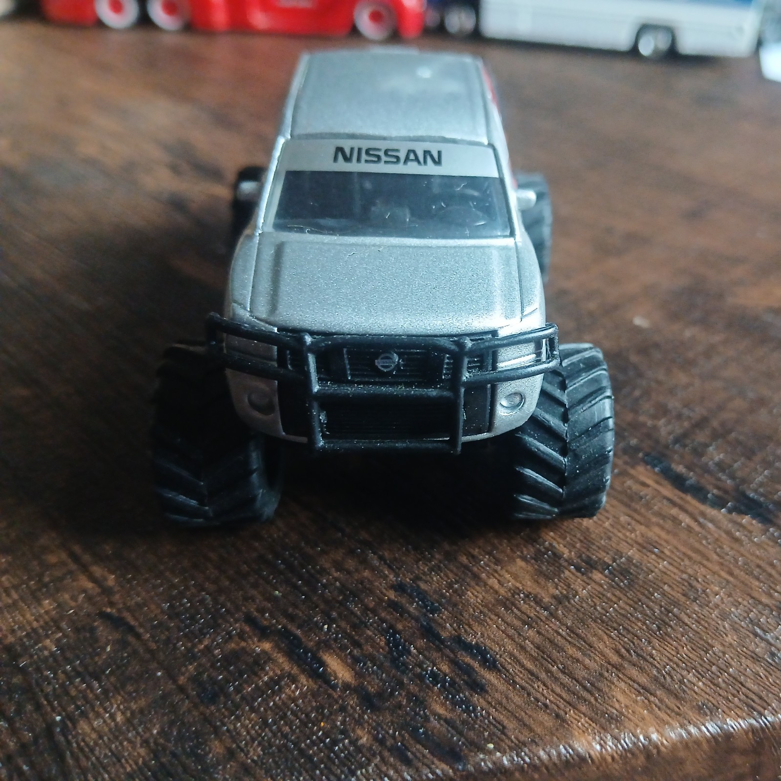 2023 JADA JUST TRUCKS WAVE 38 – 2006 NISSAN TITAN silver, black & red
