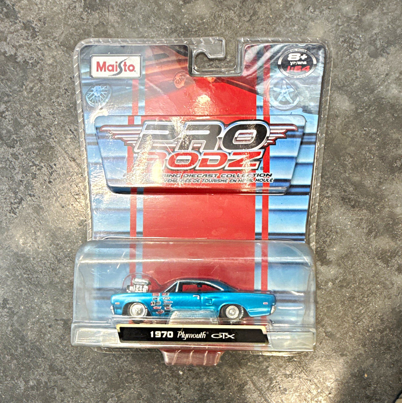 Maisto Pro Rodz 1:64 1970 Plymouth GTX Blue Diecast Car w/ Stand