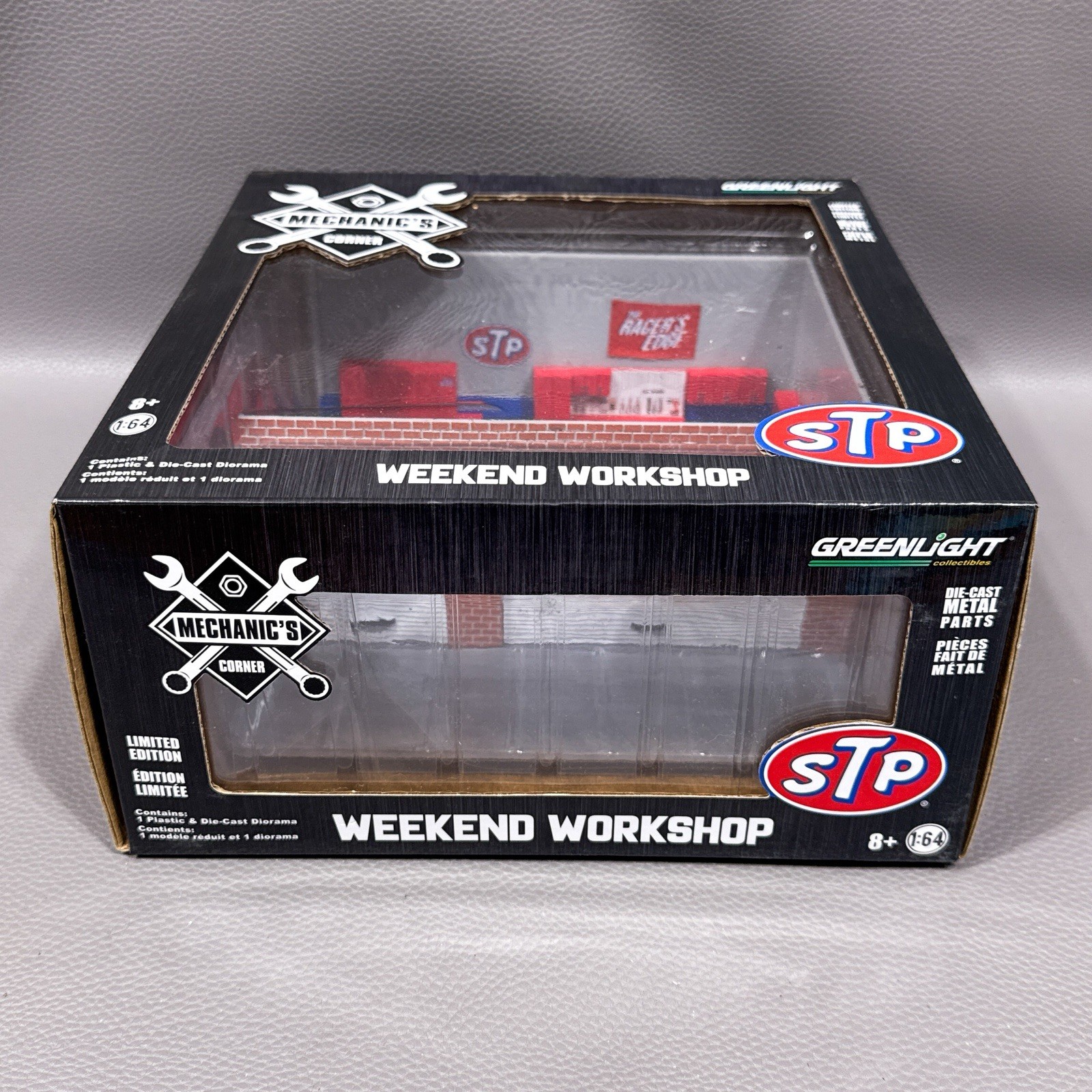 Greenlight Mechanic’s Corner STP Weekend Workshop 1:64 Scale Diorama & Figures