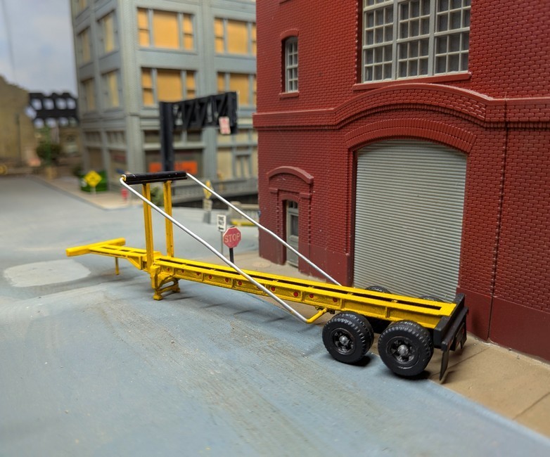 Custom Built 1/87 HO Scale Roll Off Semi Trailer & 40′ Scrap Metal Containers.