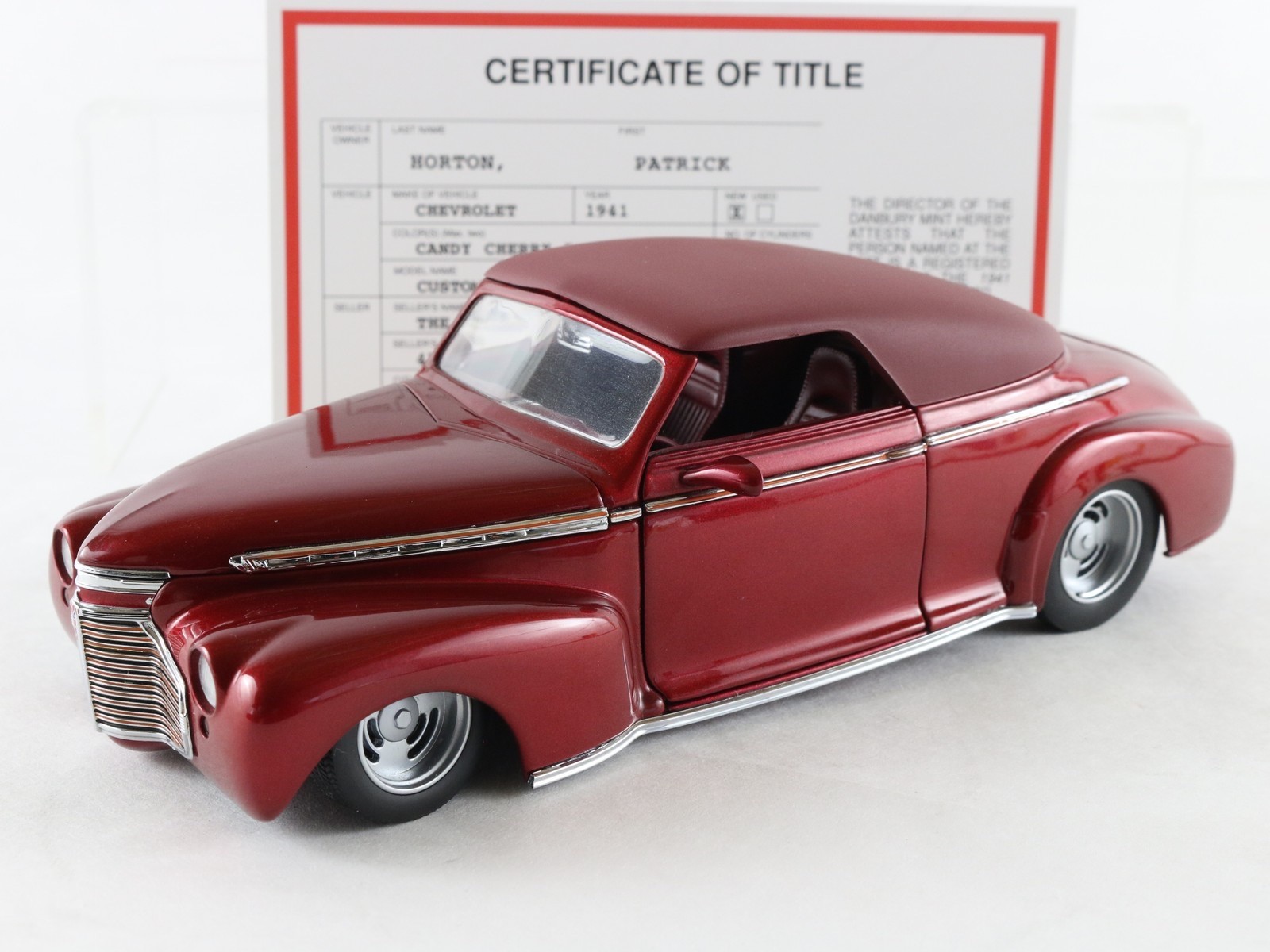 1941 Chevrolet Custom Rod Cherry Red Convertible Danbury Mint 1:24 Model Car