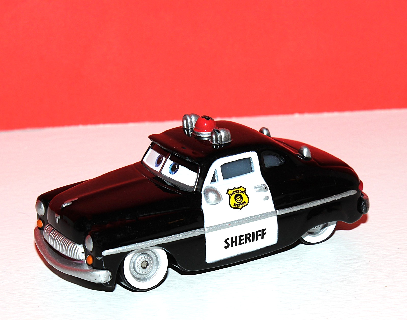 DISNEY PIXAR CARS “SHERIFF” 1949 MERCURY 1:55 DIECAST GOOD/CHIP ON RED LIGHT
