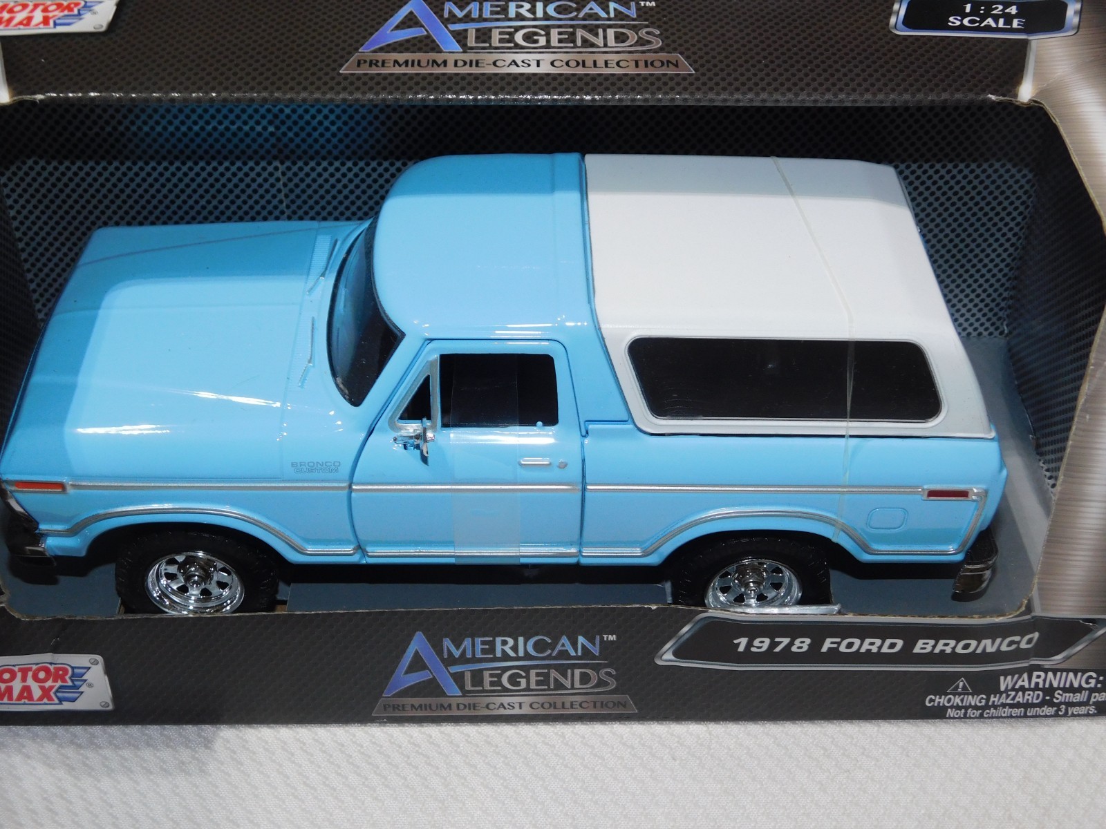 1978 Ford Bronco Light Blue and White “AMERICAN Legends” Series 1/24 MOTOR MAX