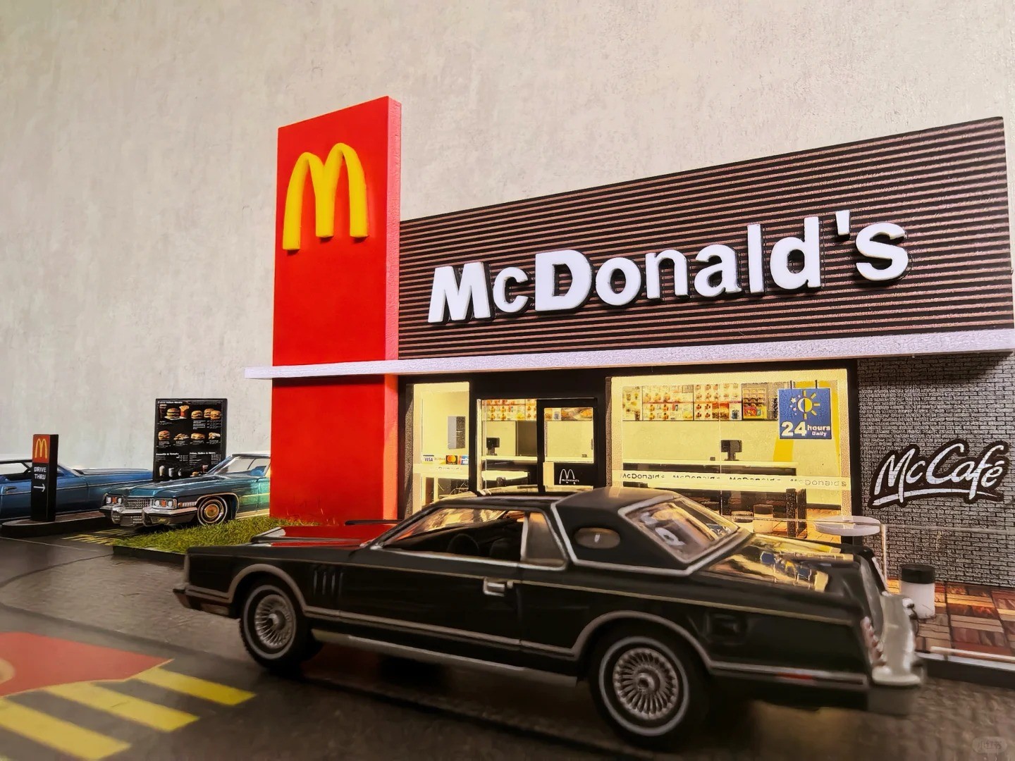 1/64 Diorama Garage Model LED Light Gas Station Parking Lot Scene Display Model