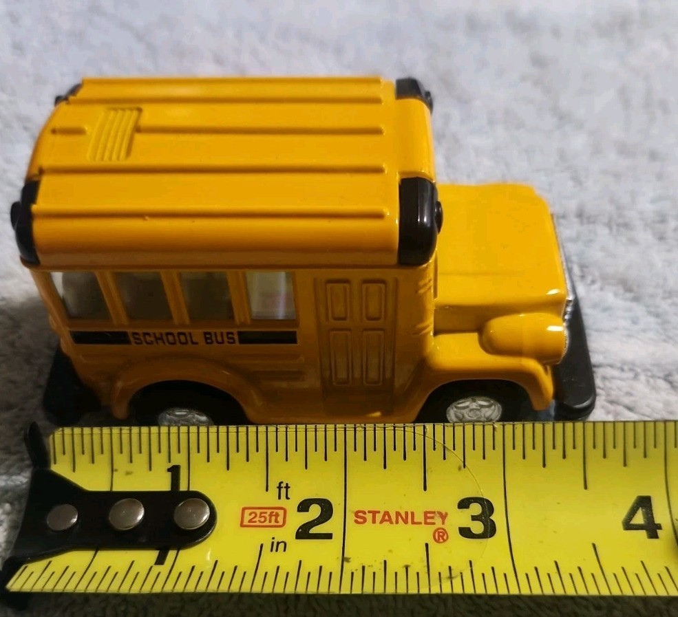 (2) Kintoy Yellow Mini-Short School Bus Diecast Pull Back Action Stop Sign Moves