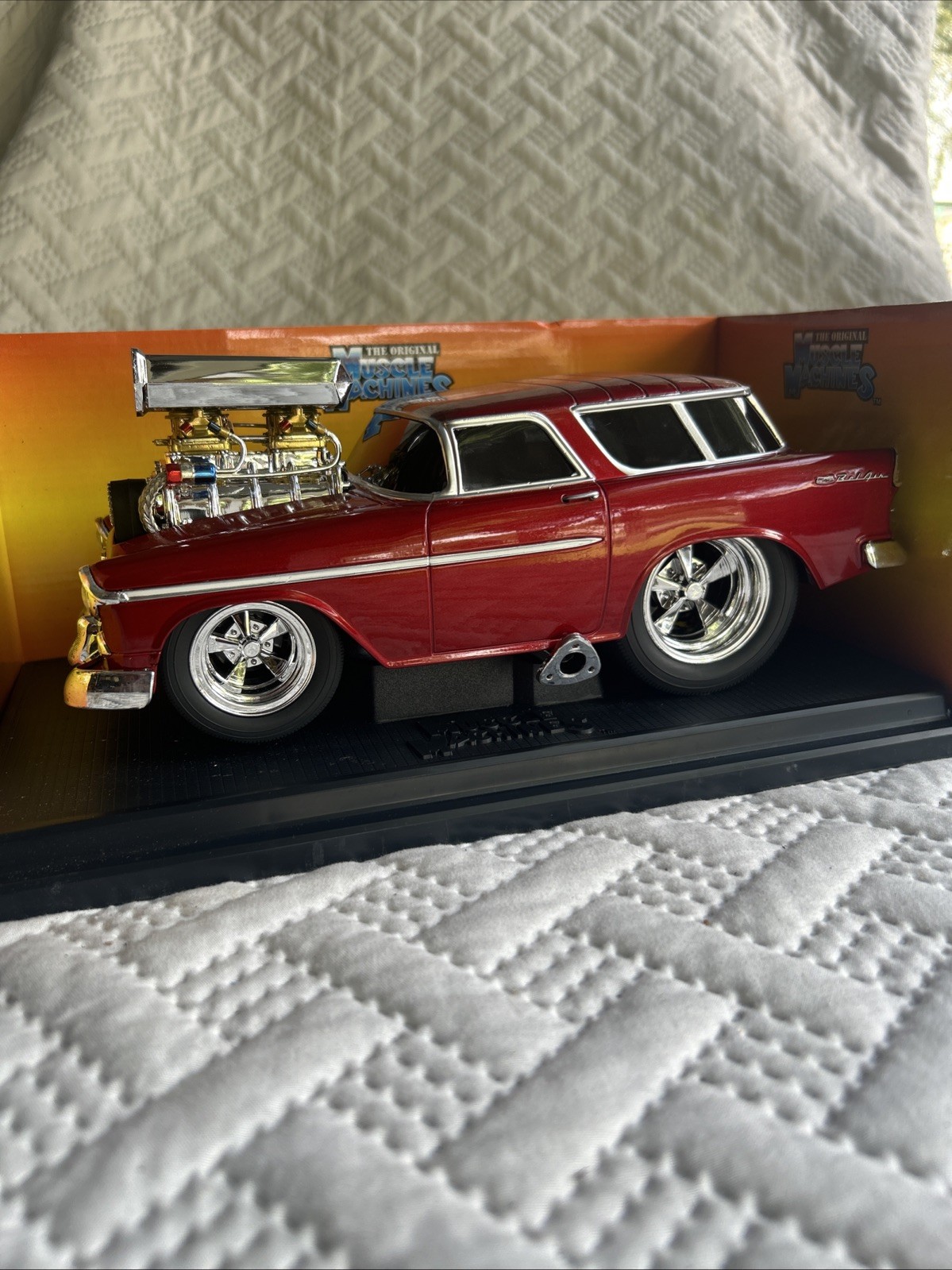Muscle Machines 1955 ’55 Chevy Nomad Wagon Red Diecast Hot Rod Car 1:18 Scale