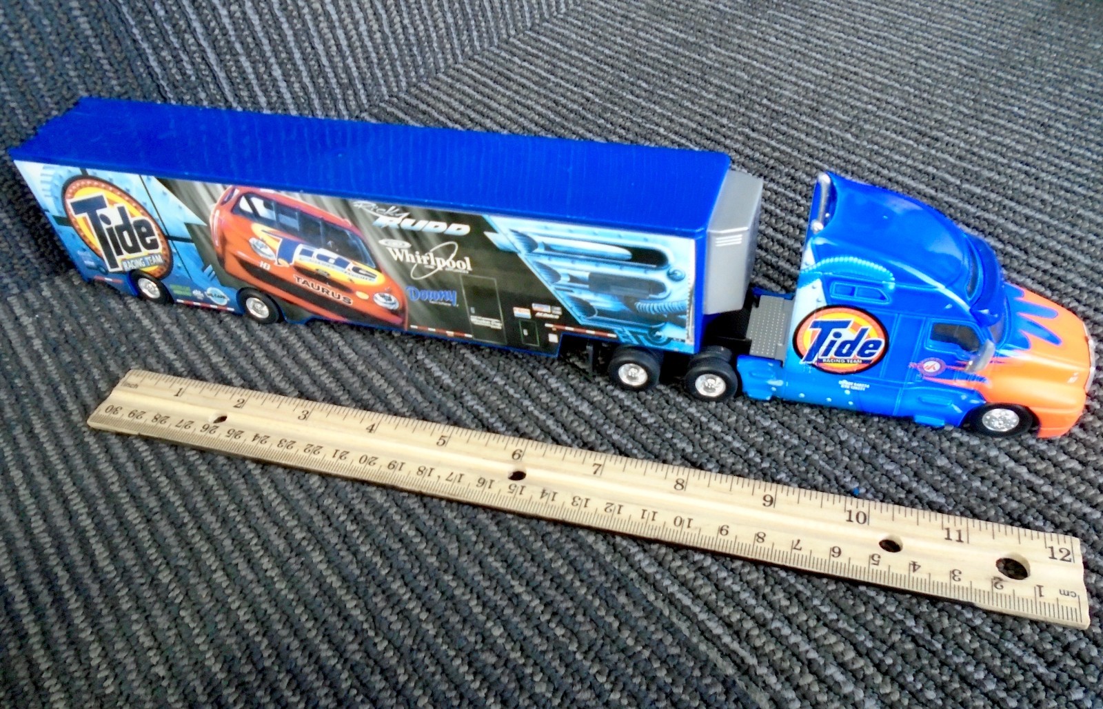 Misc Die Cast Hot Wheels Semi Trucks Lot of 9 Area 51 RZ Towing Stealth Unit