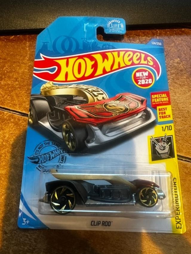 2020 Hot Wheels Experimotors Clip Rod #124 Black/Tan