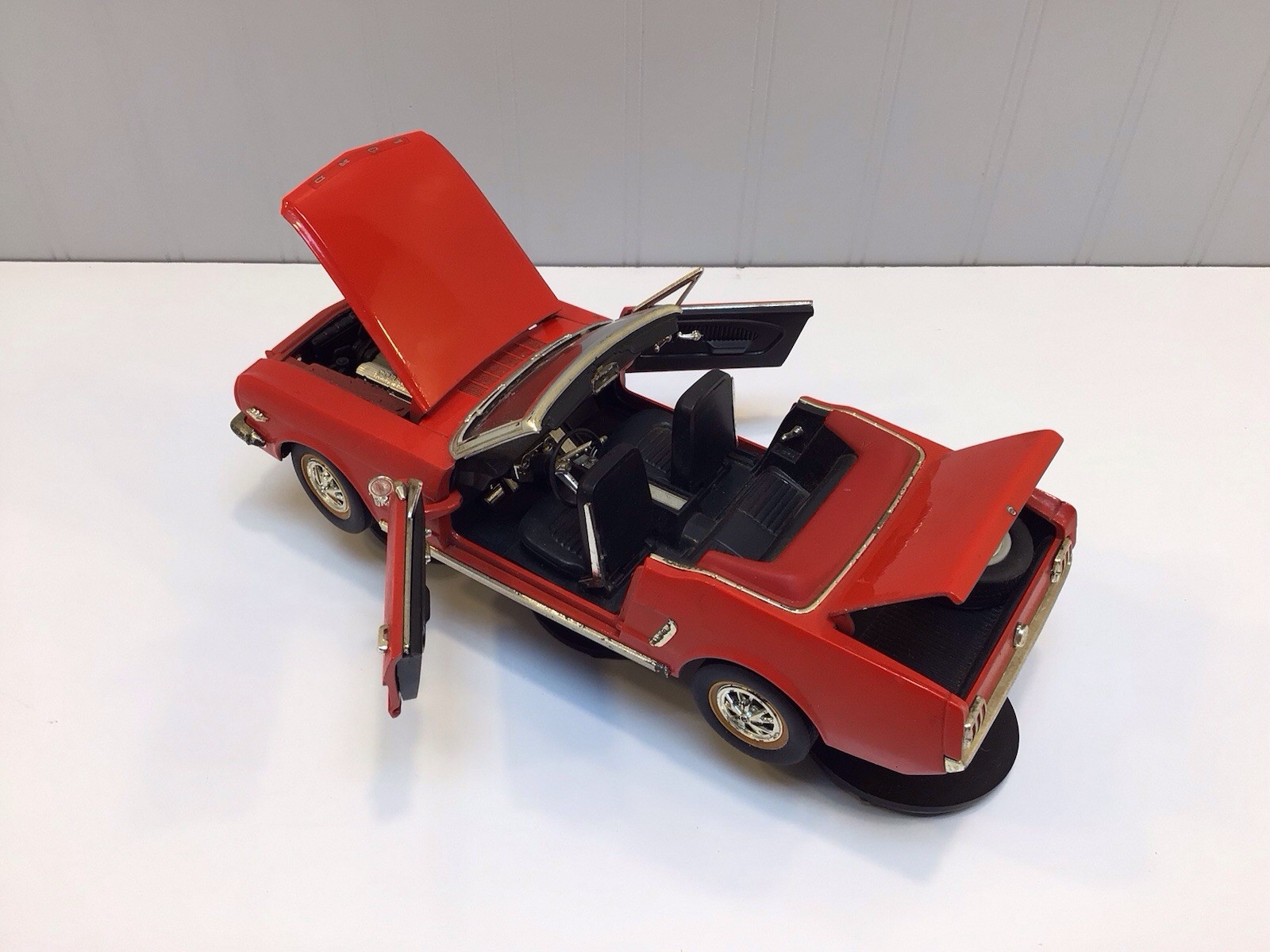 1964 1/2 Red Ford Mustang Convertible 1:18 Die-Cast Mira Golden Line