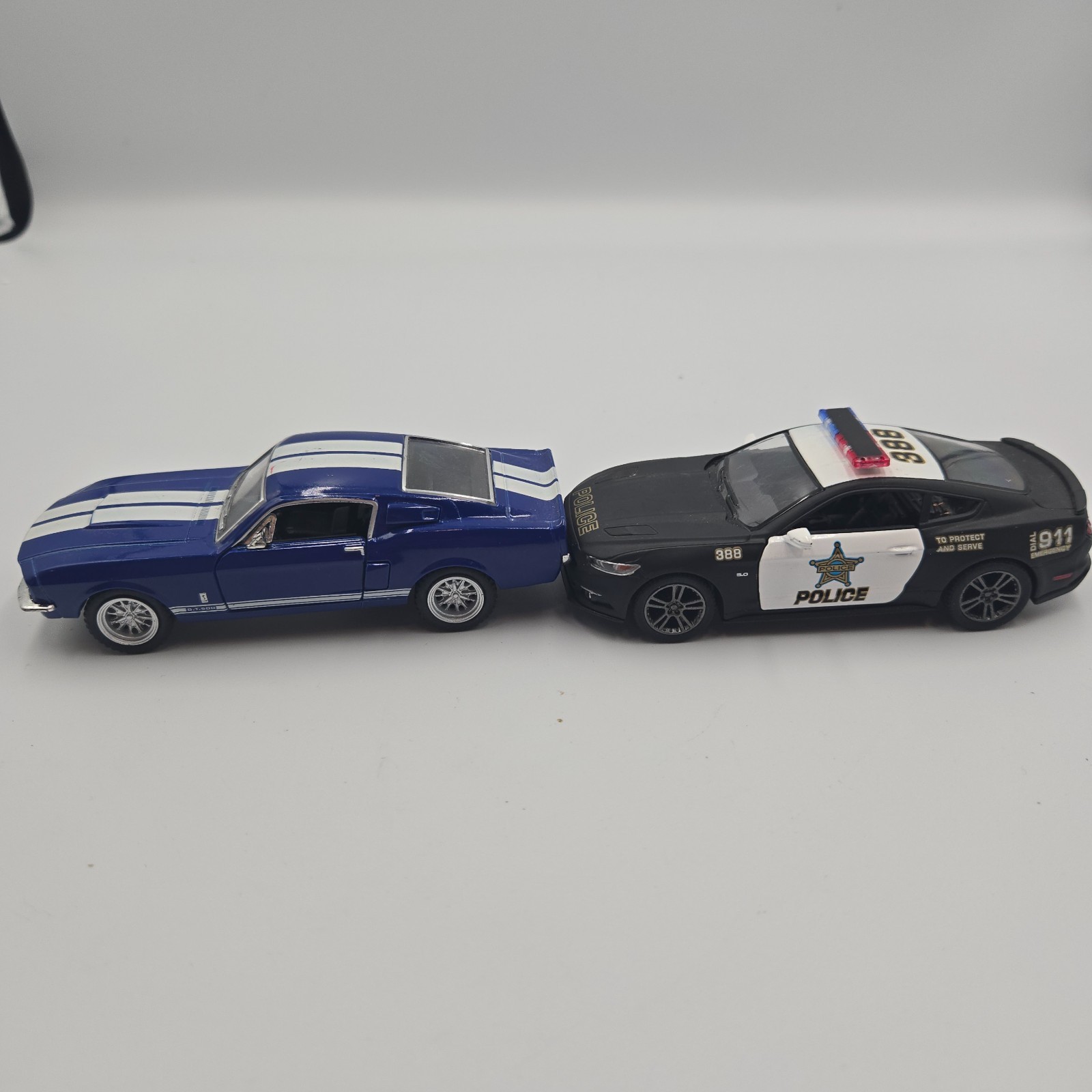 Lot of 3 – Kintoy model cars & Maisto Trailer