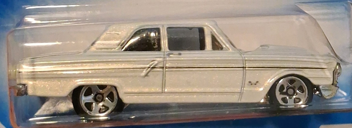 Hot Wheels Hot Auction 1963 Ford Thunderbird 1:64 Diecast White Unopened Box