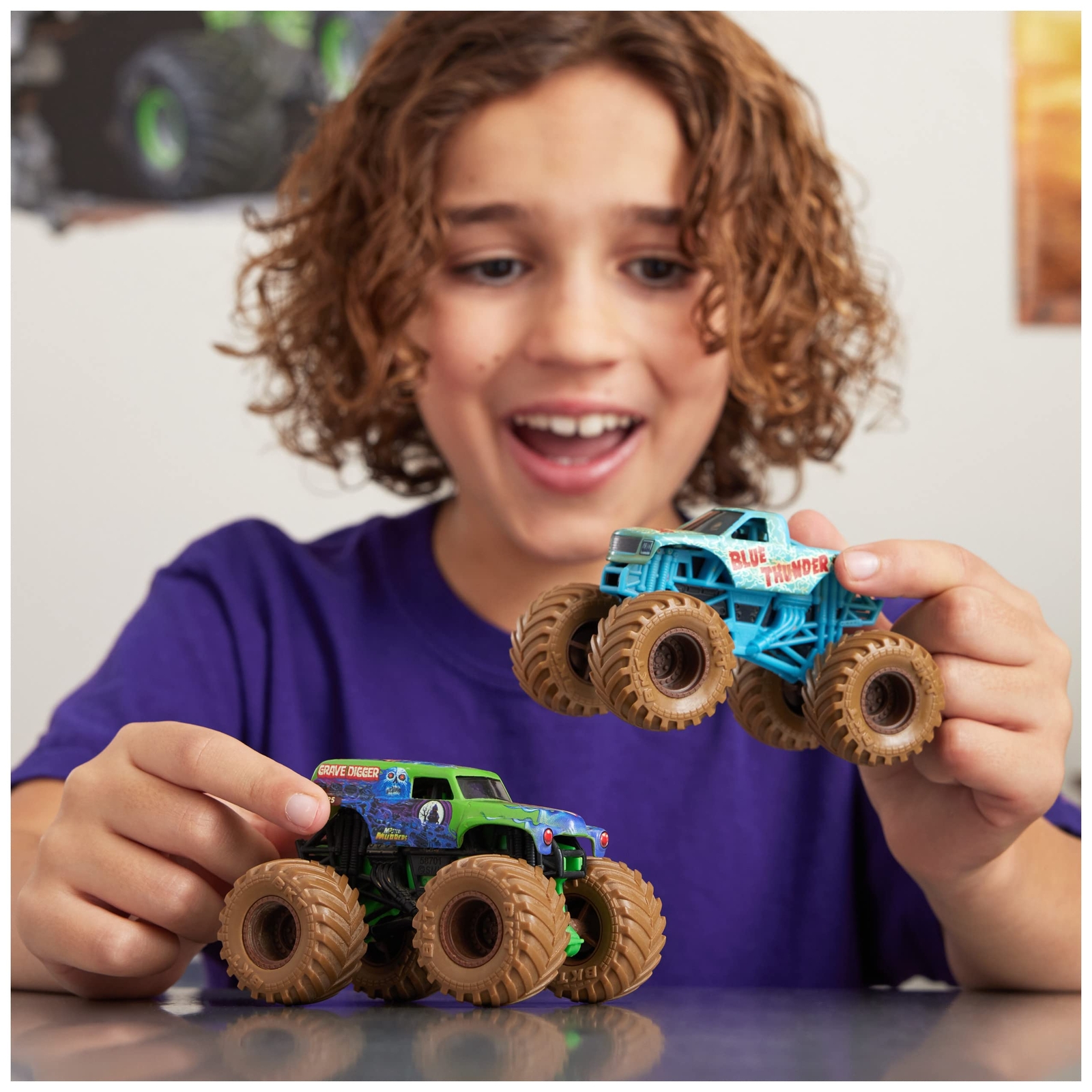 Mystery Mudders 1 64 Scale Monster Jam Trucks Wash to Reveal Collectible Toys