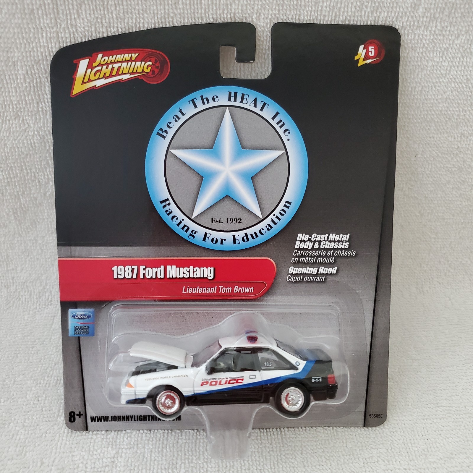 Johnny Lightning Beat the Heat Police Sheriff Patrol Area 51 Military Medic Pick