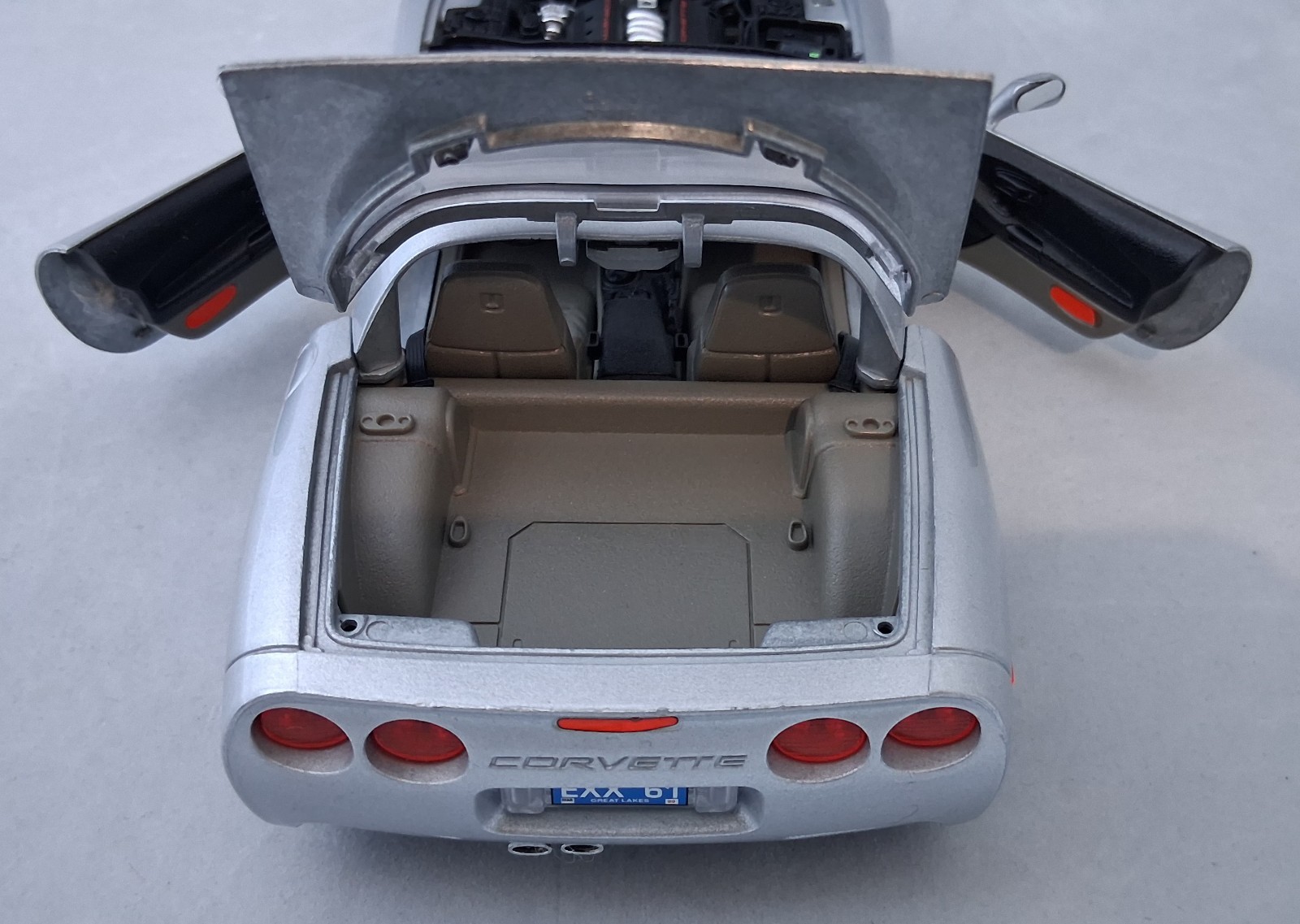 1999 Chevrolet Corvette C5 1:18 Diecast (Silver) : Burago