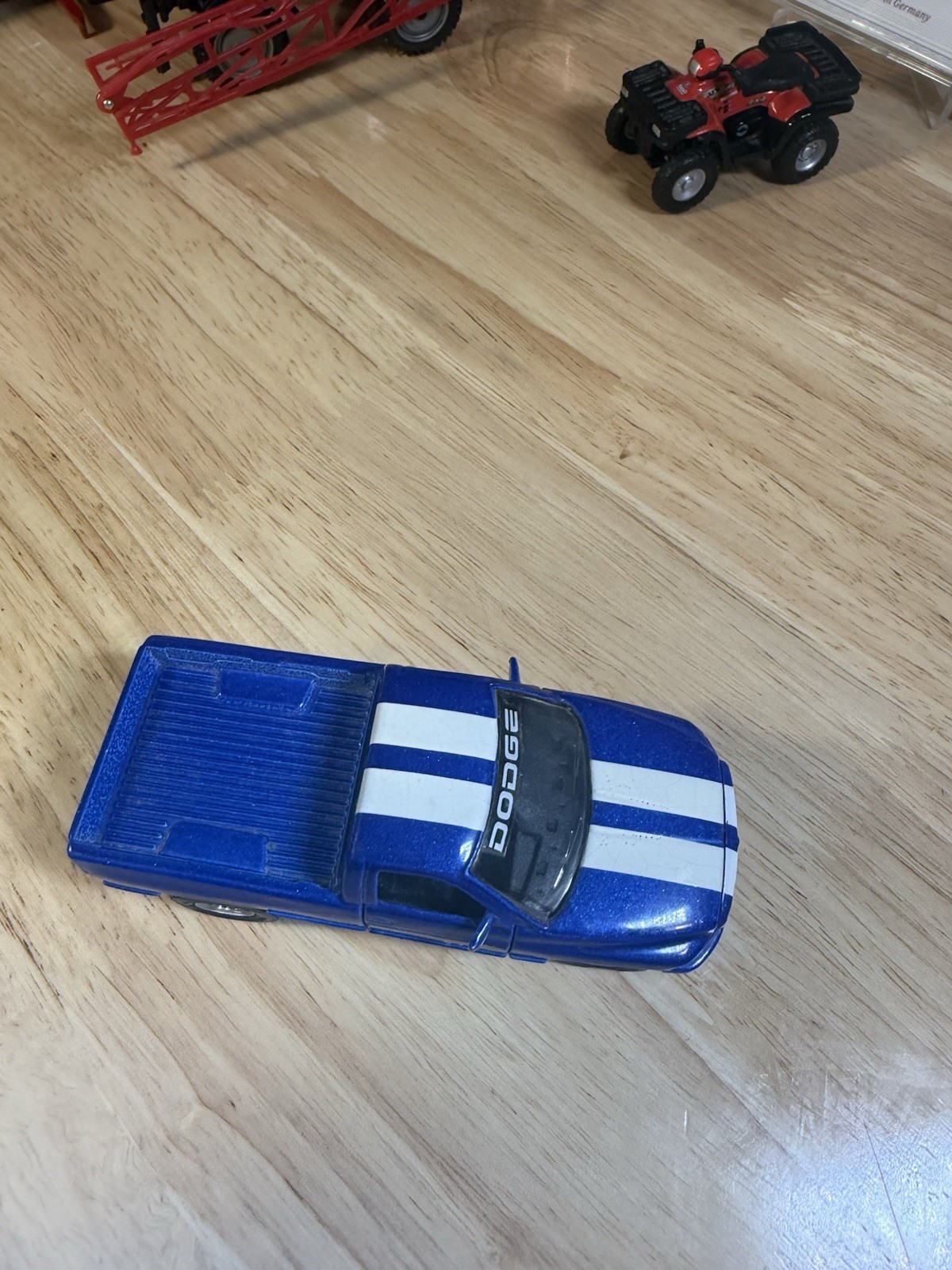 Maisto Special Edition Dodge Ram Pickup Truck Blue Stripe Diecast 1/46 Scale Toy