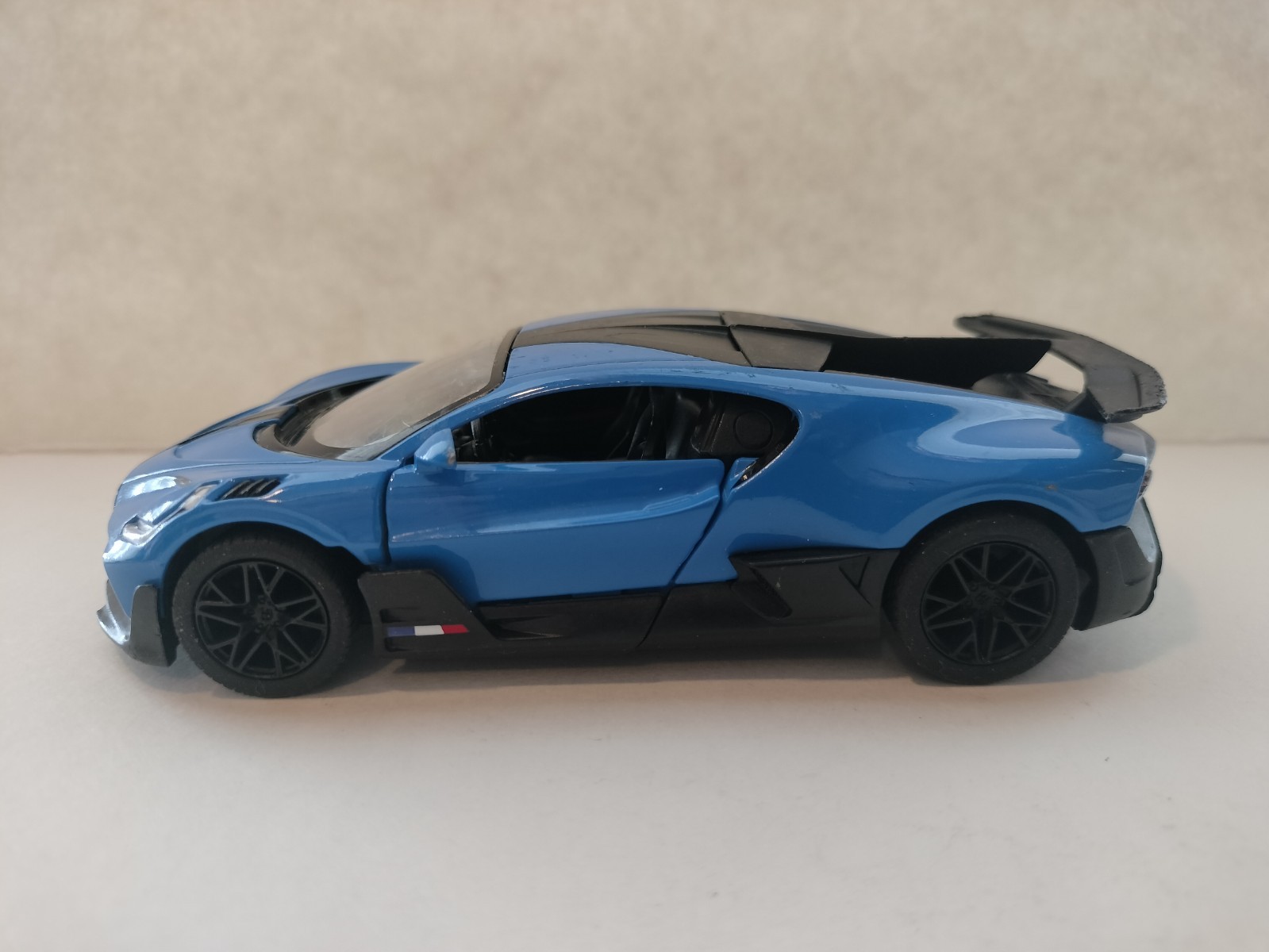 Selection of 1:32 to 1:46 Scale Diecast & Plastic Vehicles – Buy Multiple & Save