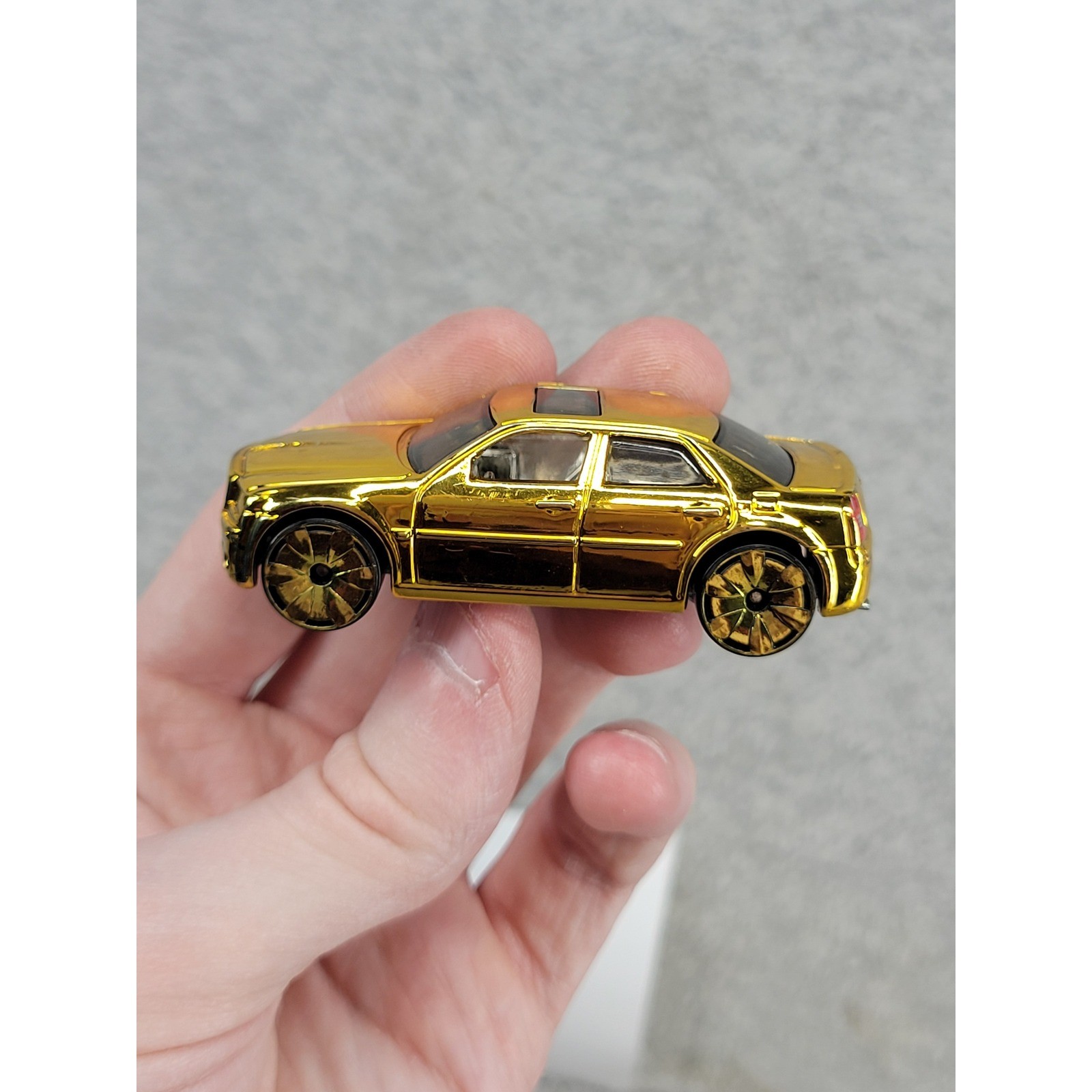 Hot Wheels Chrysler 300C Hemi Gold Chrome Super Chromes 1:64 Diecast 2005