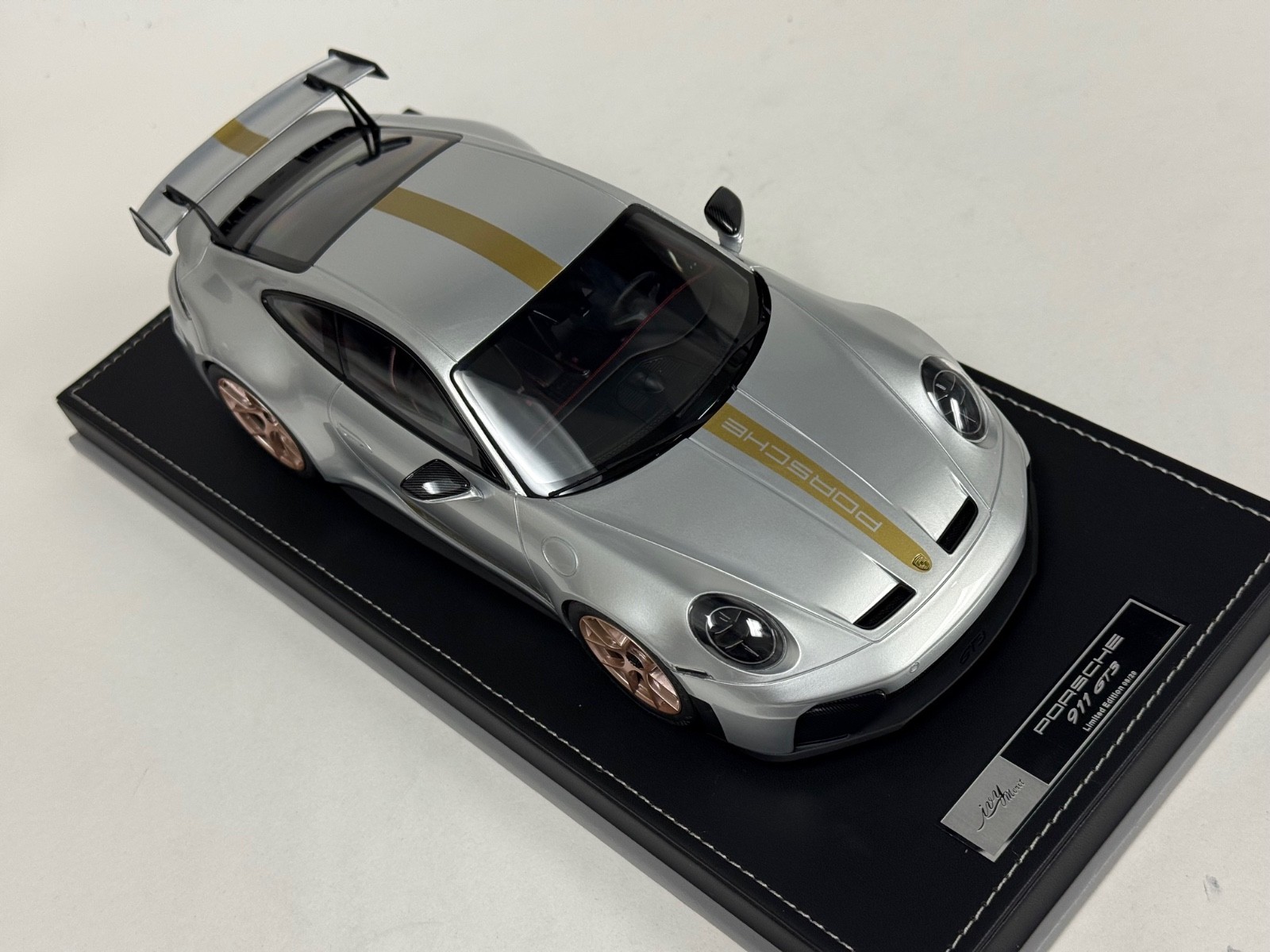 1/18 Ivy Porsche 911 GT3 992.1 Silver Gold Stripe Leather 20 pcs AB656 LAST ONE