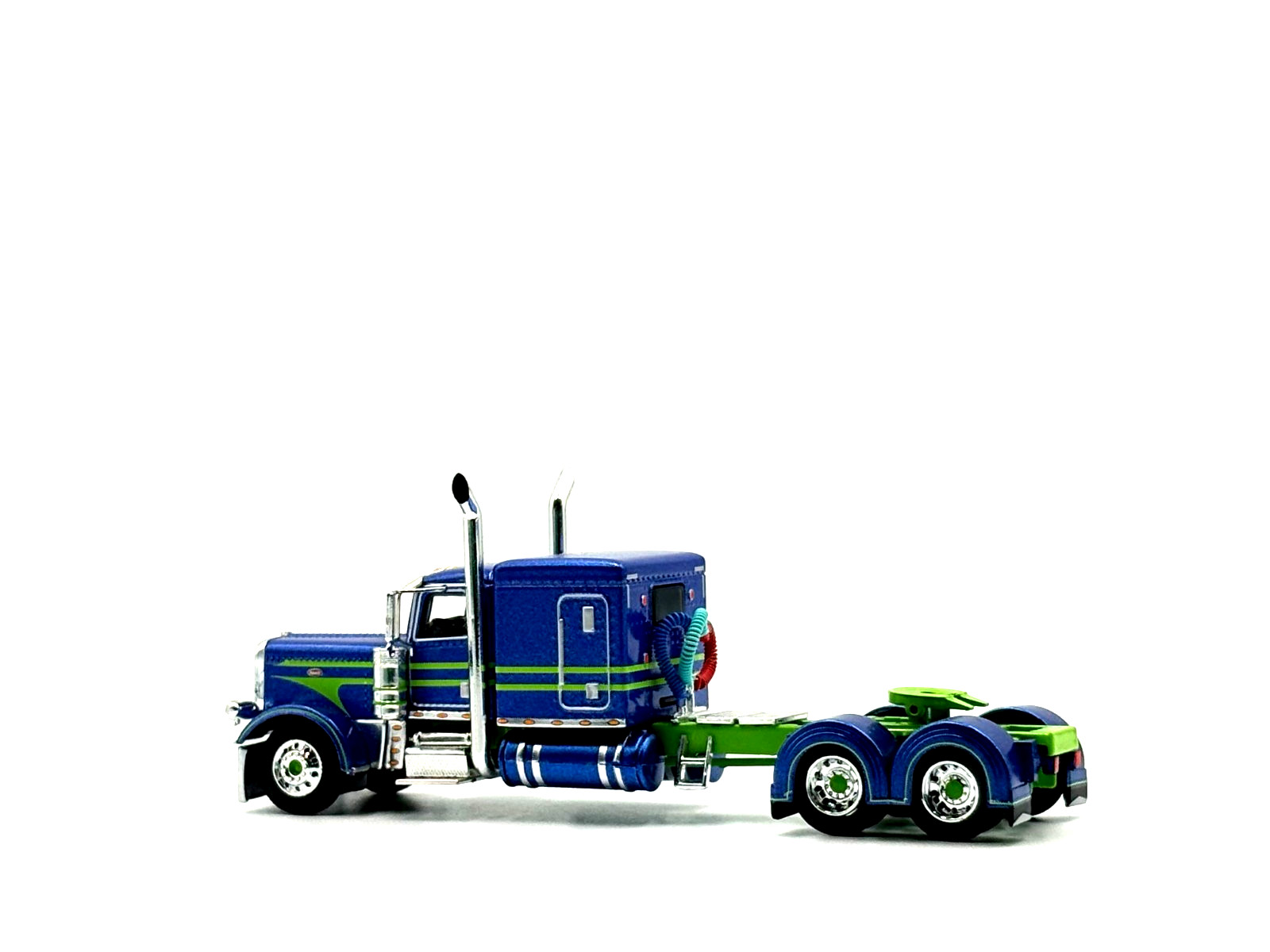 DCP 1/64 Peterbilt 389 63″ Flat Top & Wilson 43′ Pacesetter 60-1709