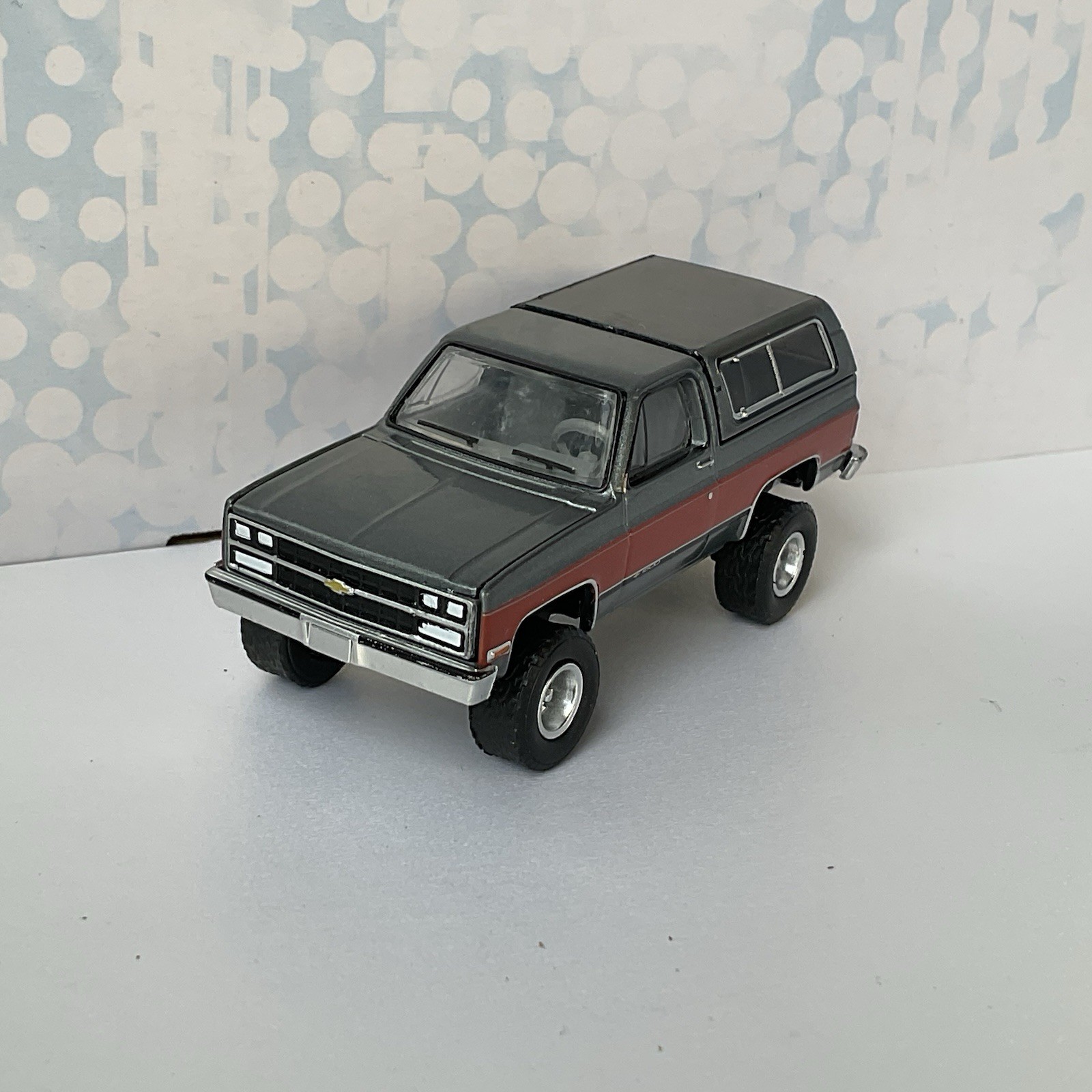 Greenlight 1990 CHEVROLET KS BLAZER Lifted Gray / red REMOVABLE TOP Chevy