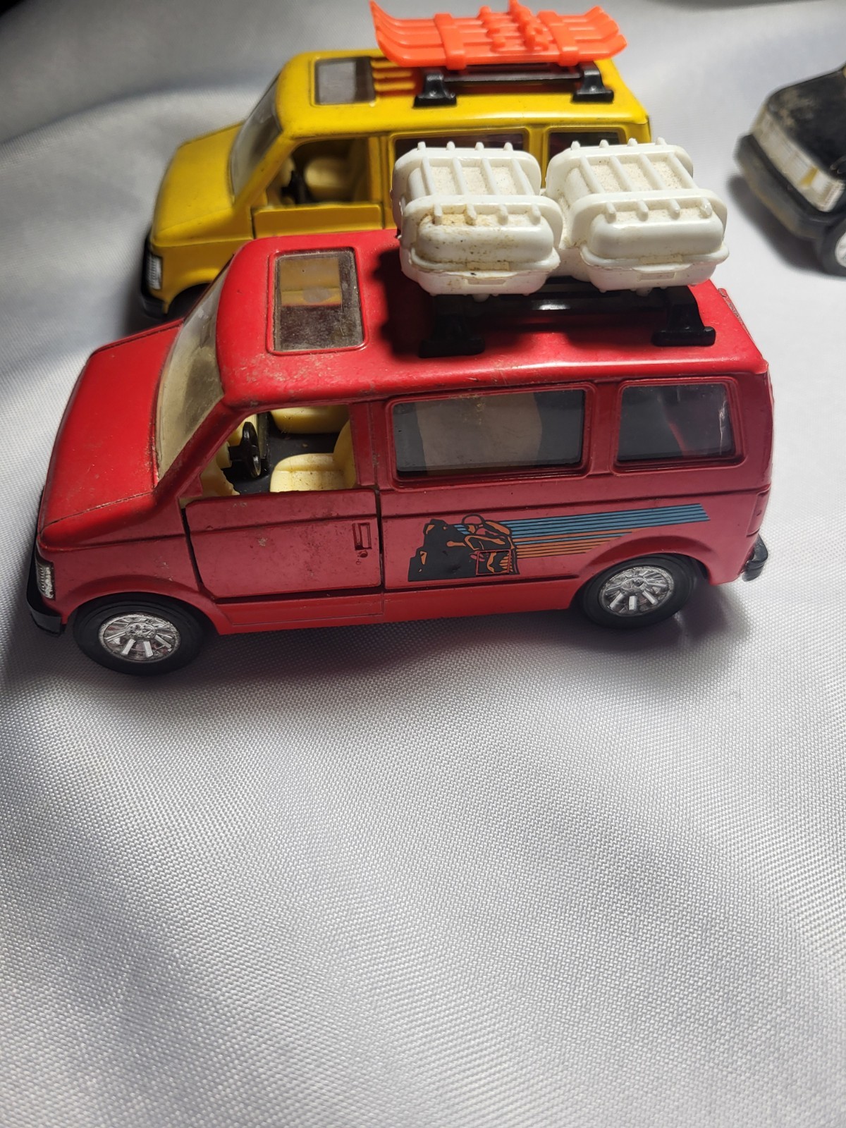 Lot of (6) Kintoy 1980s Pull back sports travel vans diecast 3.5