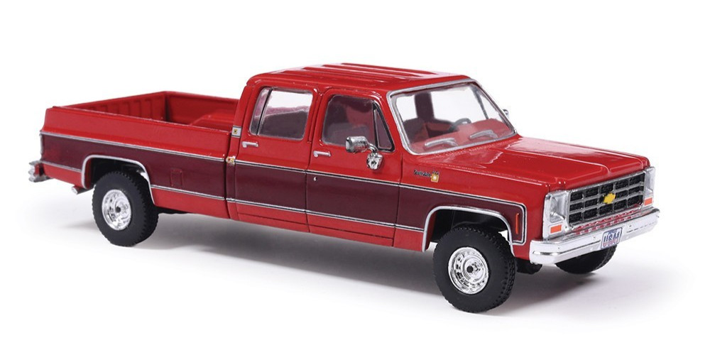 IXO AMERICA 1:64 1979 CHEVROLET SCOTTSDALE K20 – CARMINE RED & DARK PU AI64013