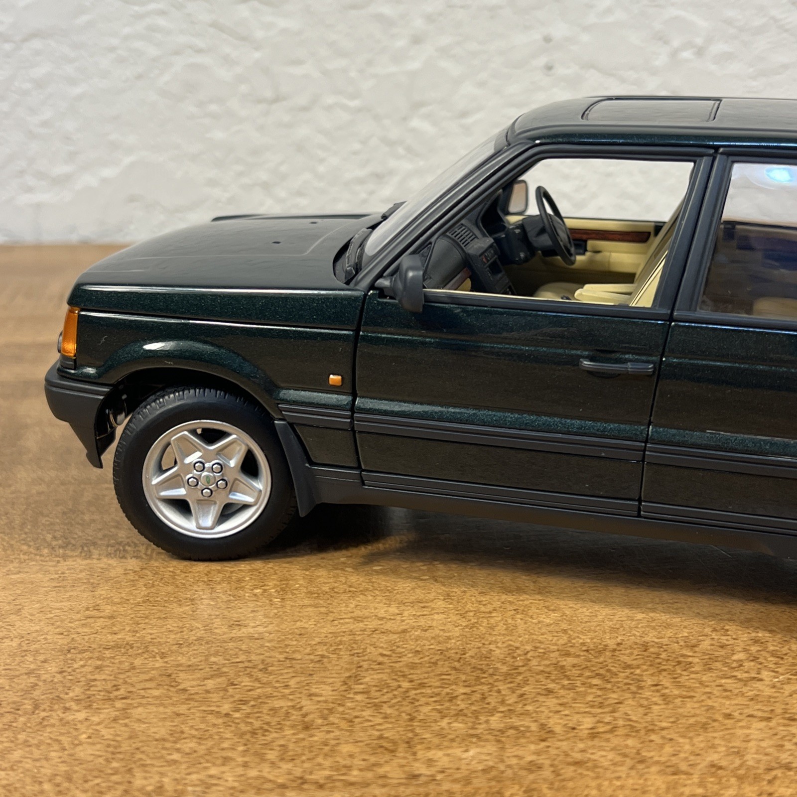 Auto Art Range Rover 4.6 HSE – Off Road Division 1:18 Green