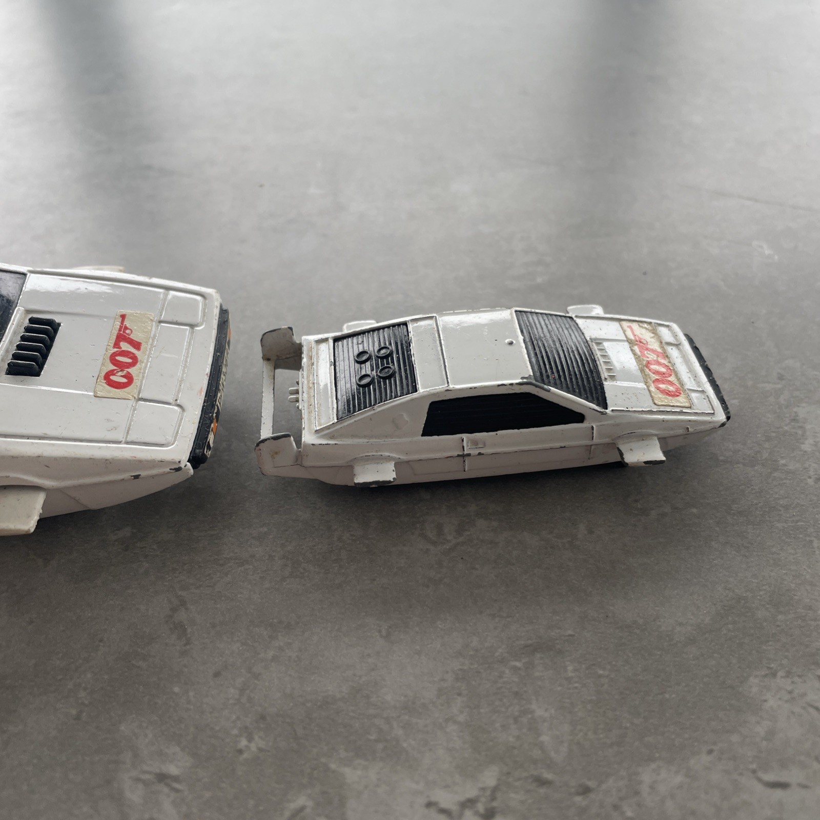 2 Corgi James Bond 007 Lotus Esprit (1 corgi juniors) amphibious cars both GB