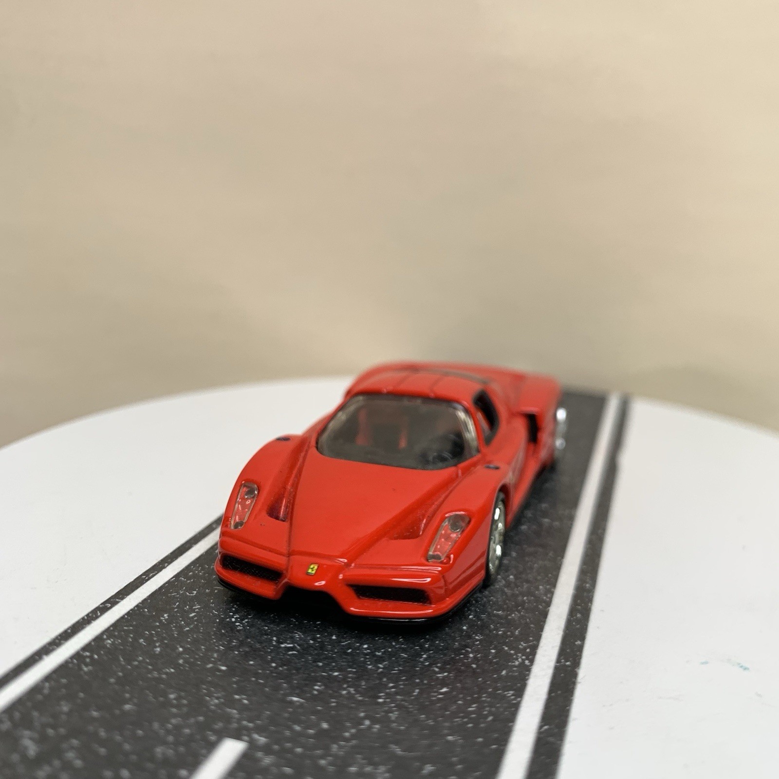 2005 Hot Wheels 100% Oil Can Showcase Series 2003 Ferrari Enzo Red 1:64 Scale NM
