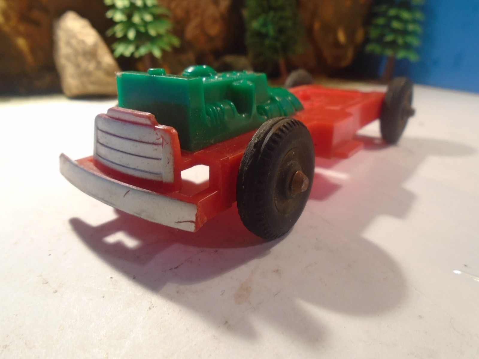 HULBY KIDDIE TOY TRUCK PLASTIC BASE CHASSIE, MOTOR AND WHEEL SET 1-185-1