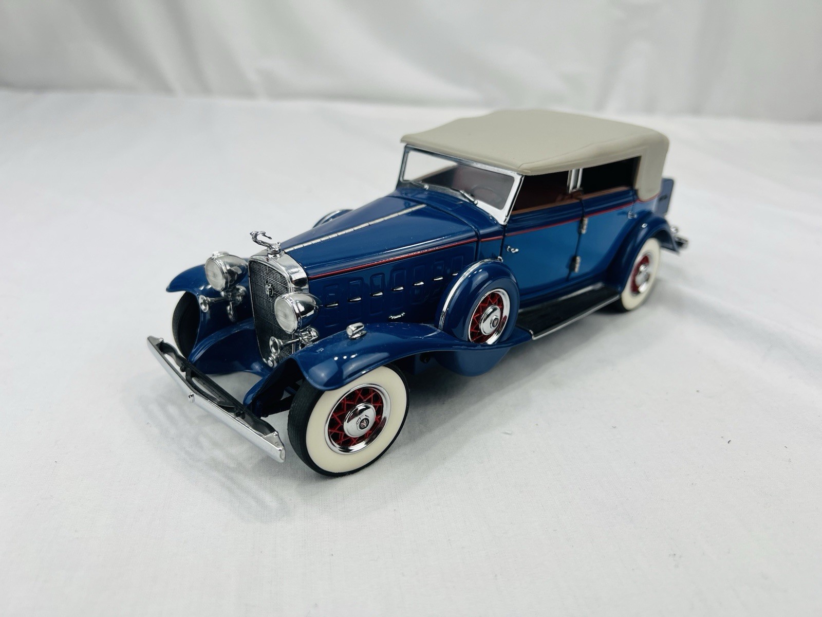 Franklin Mint 1932 Cadillac V16 – two-tone blue, NO TAG OR PAPER WORK